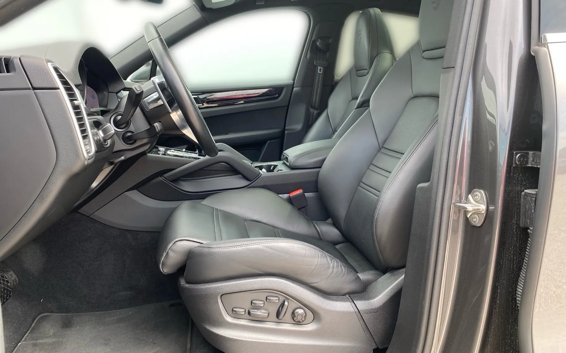 Notranja slika - Porsche Cayenne - 3.0 V6 PLATINUM EDITION AUTO- 47.500 km- Panorama. - 7