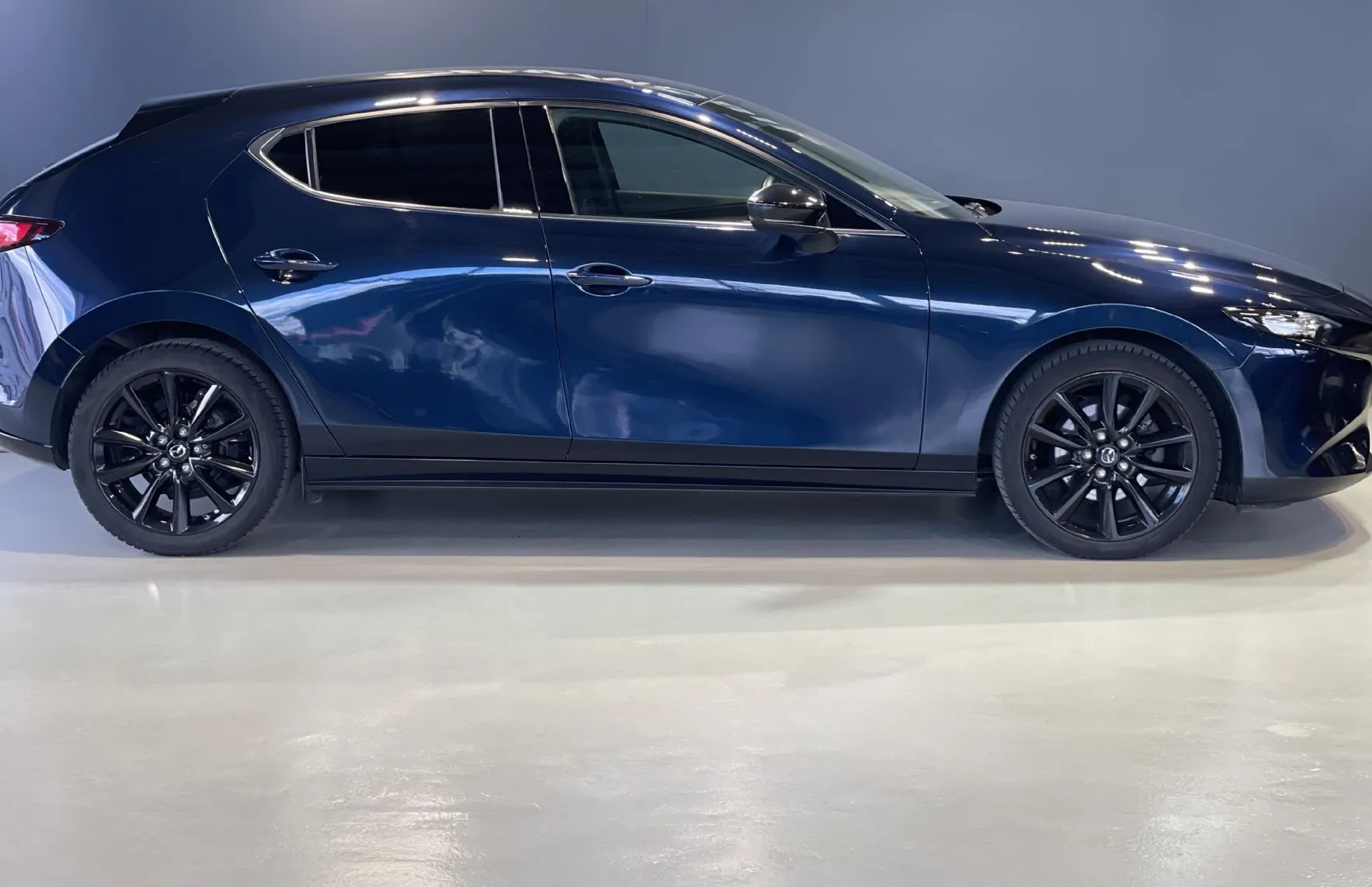 Zunanja slika - Mazda Mazda3 - HEAD UP-KEYLESS-VIRTUAL-NAVIGACIJA-KAMERA-ACC-LED - 3
