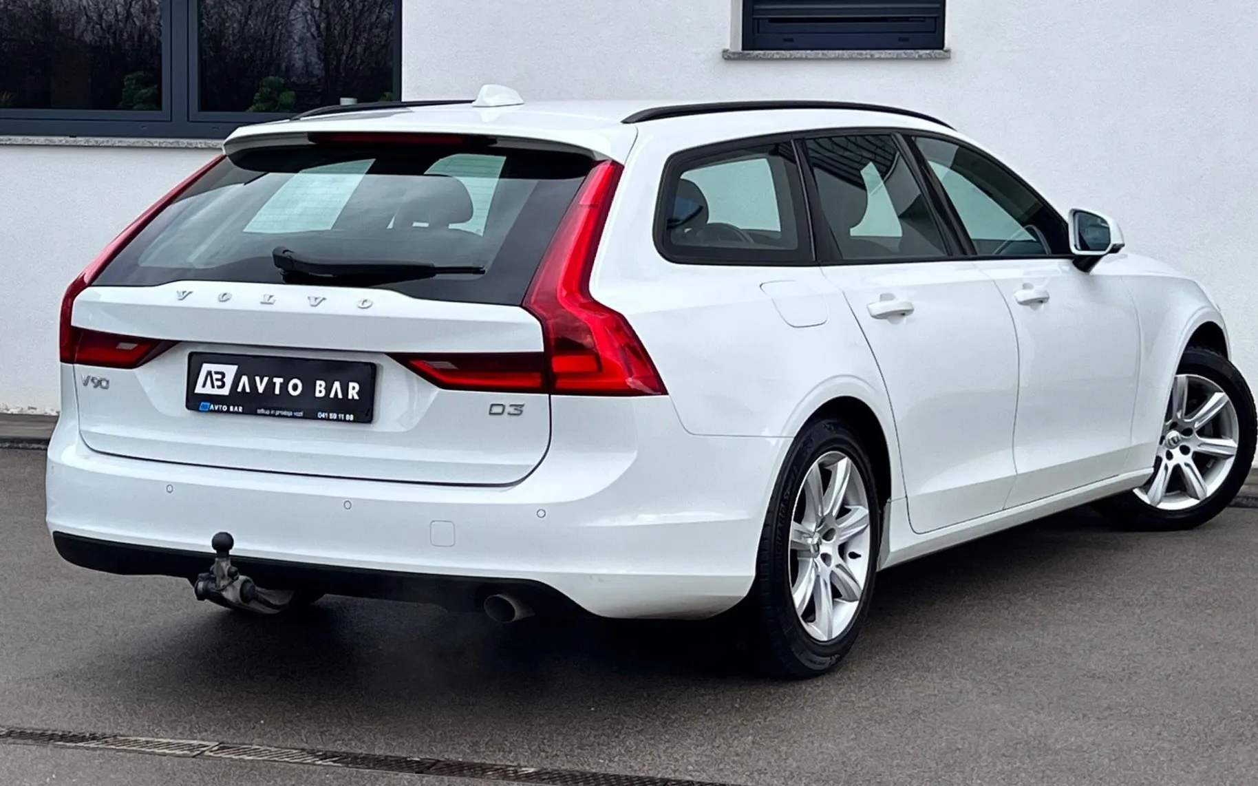 Notranja slika - Volvo V90 - 2.0D+ACC+FULL LED++NAVI+PDC+KLJUKA+NOVE PNEVMATI - 8