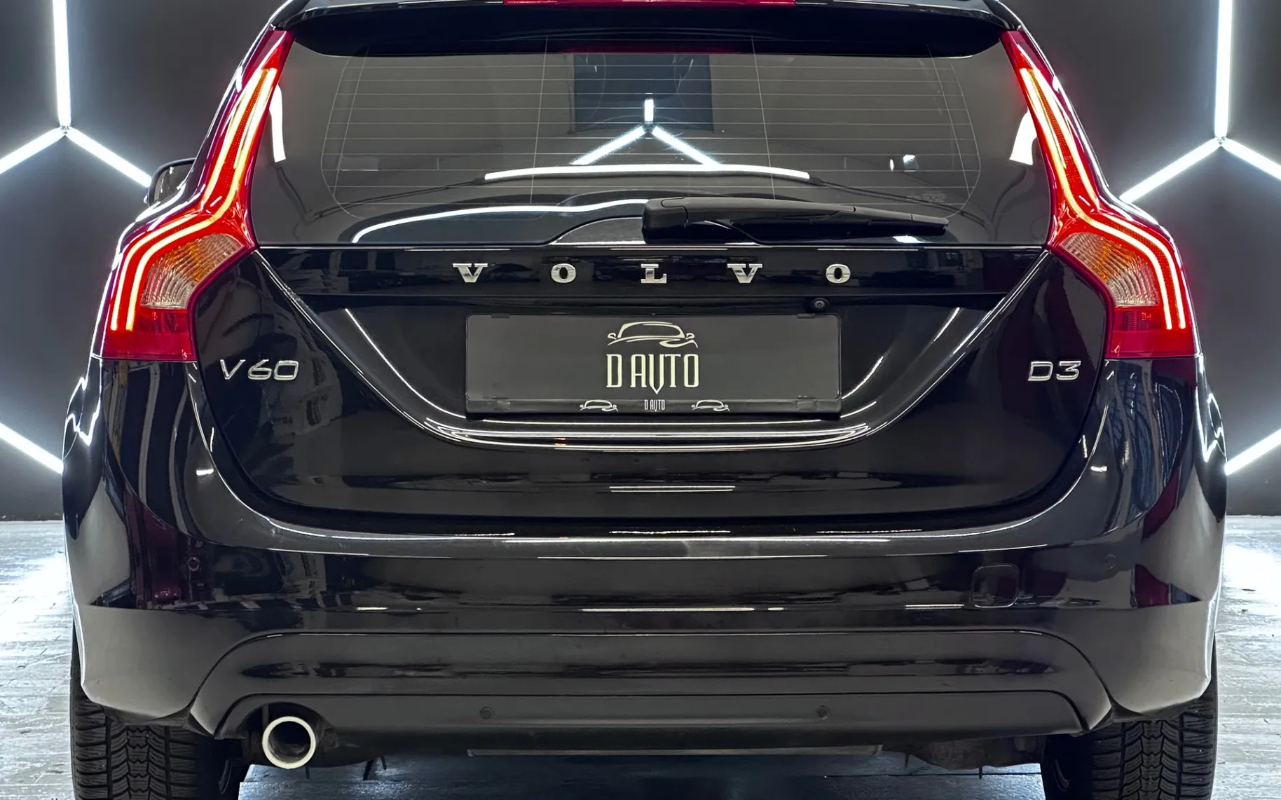 Notranja slika - Volvo V60 - 2.0D KAMERA-NAVI-BIXENON-GRETJE SEDEZEV-PDC... - 7