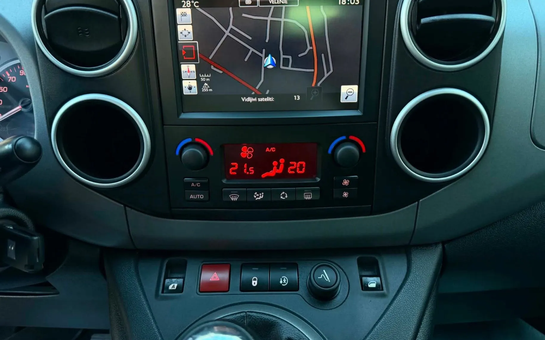 Notranja slika - Citroën Berlingo - 1.6 HDI-LED-NAVI-117.000km-LIZING ZA TUJCE-PDC-... - 11