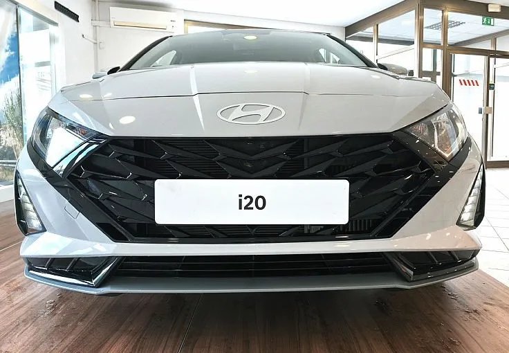 Zunanja slika - Hyundai i20 - 1.0 T-GDI COMFORT-WINTER-ACC-REZ.KOLO-VIDEO - 2