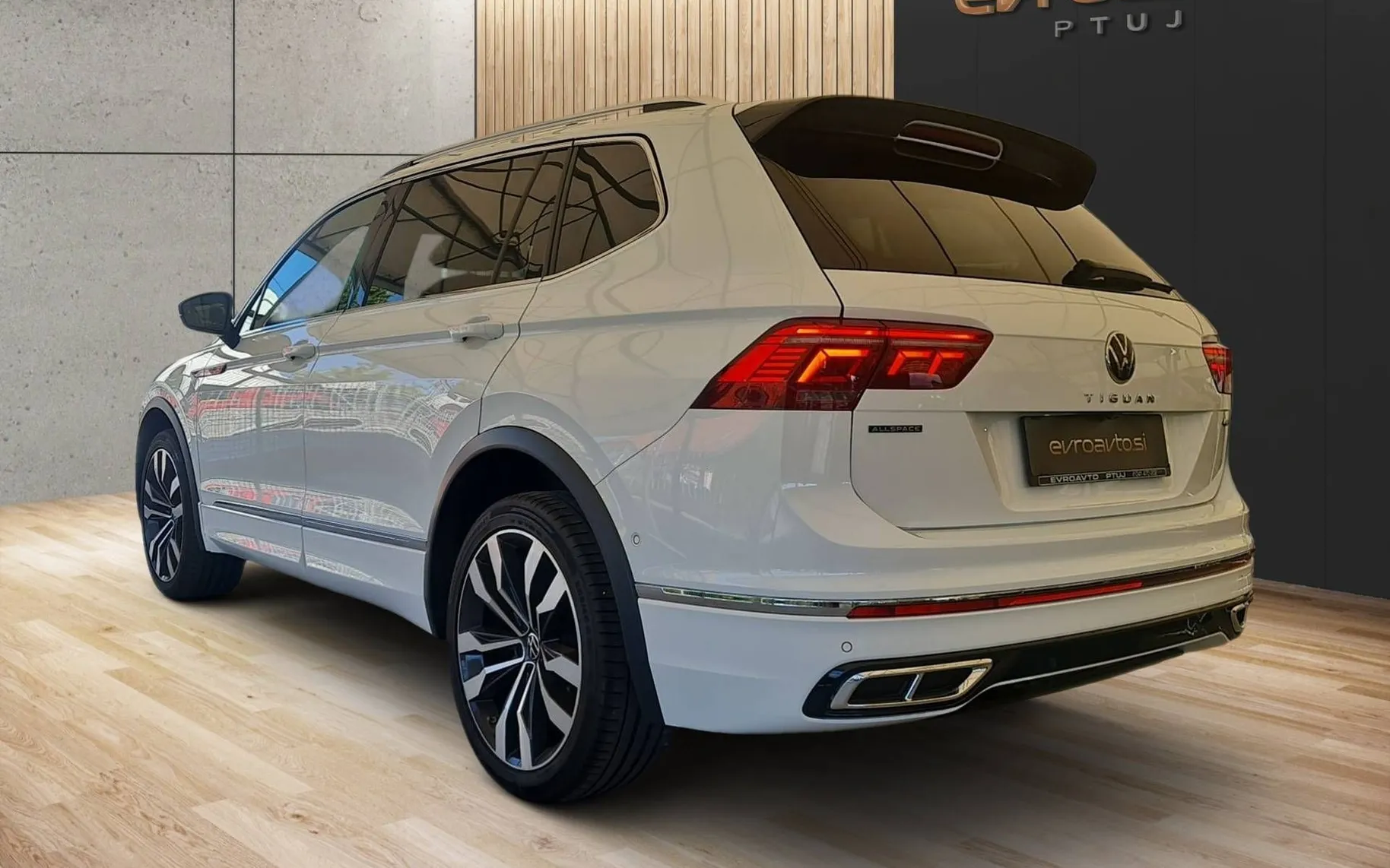 Zunanja slika - Volkswagen Tiguan Allspace - 4motion 2.0 TDI R-Line DSG Matrix.virtual.Harm. - 3