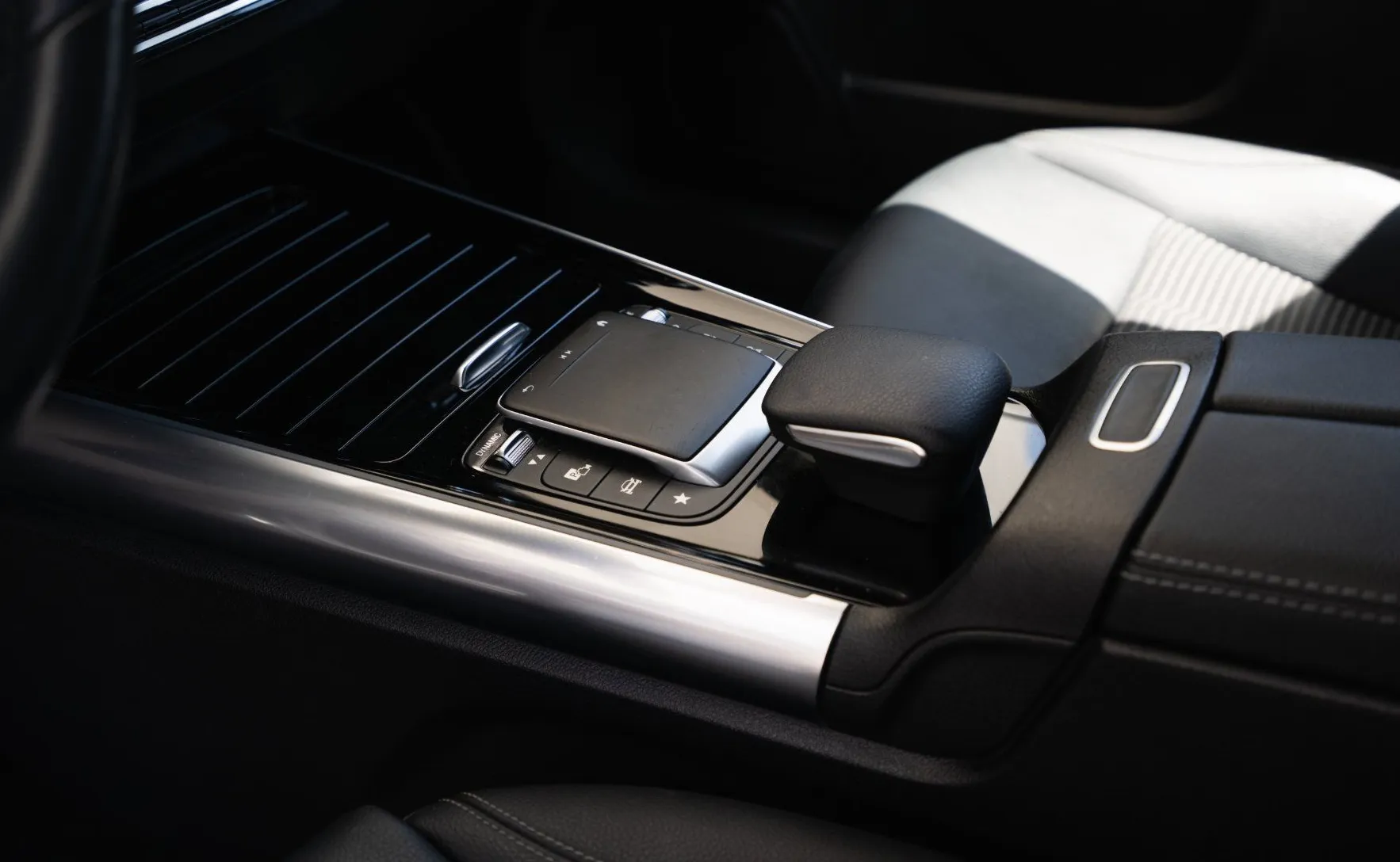 Zunanja slika - Mercedes-Benz GLA-Razred - GLA 180 AUT. LED tempomat ambient. osvet. - 16