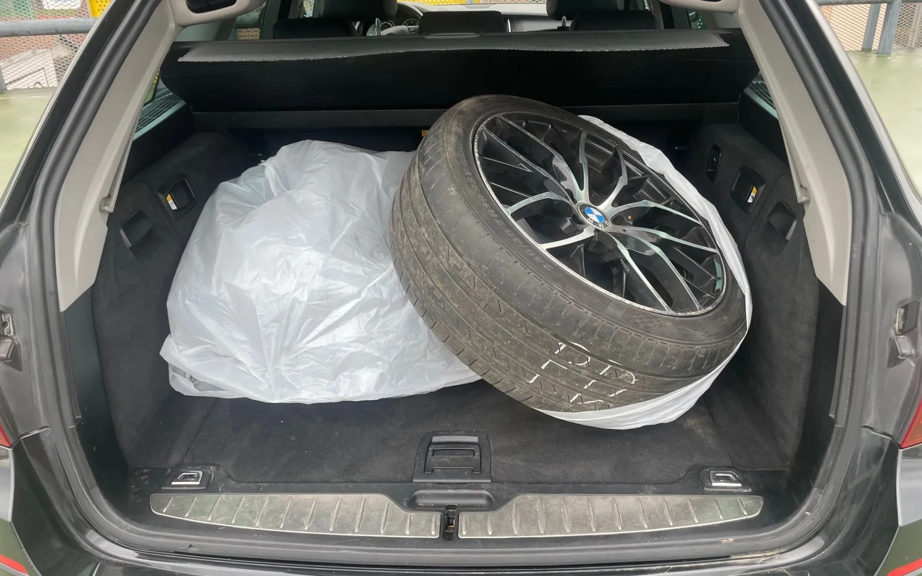 Zunanja slika - BMW Serija 5 - Touring: 520d 140 KW BI-XSENON.NAVI.USNJE.PDC S+Z - 16