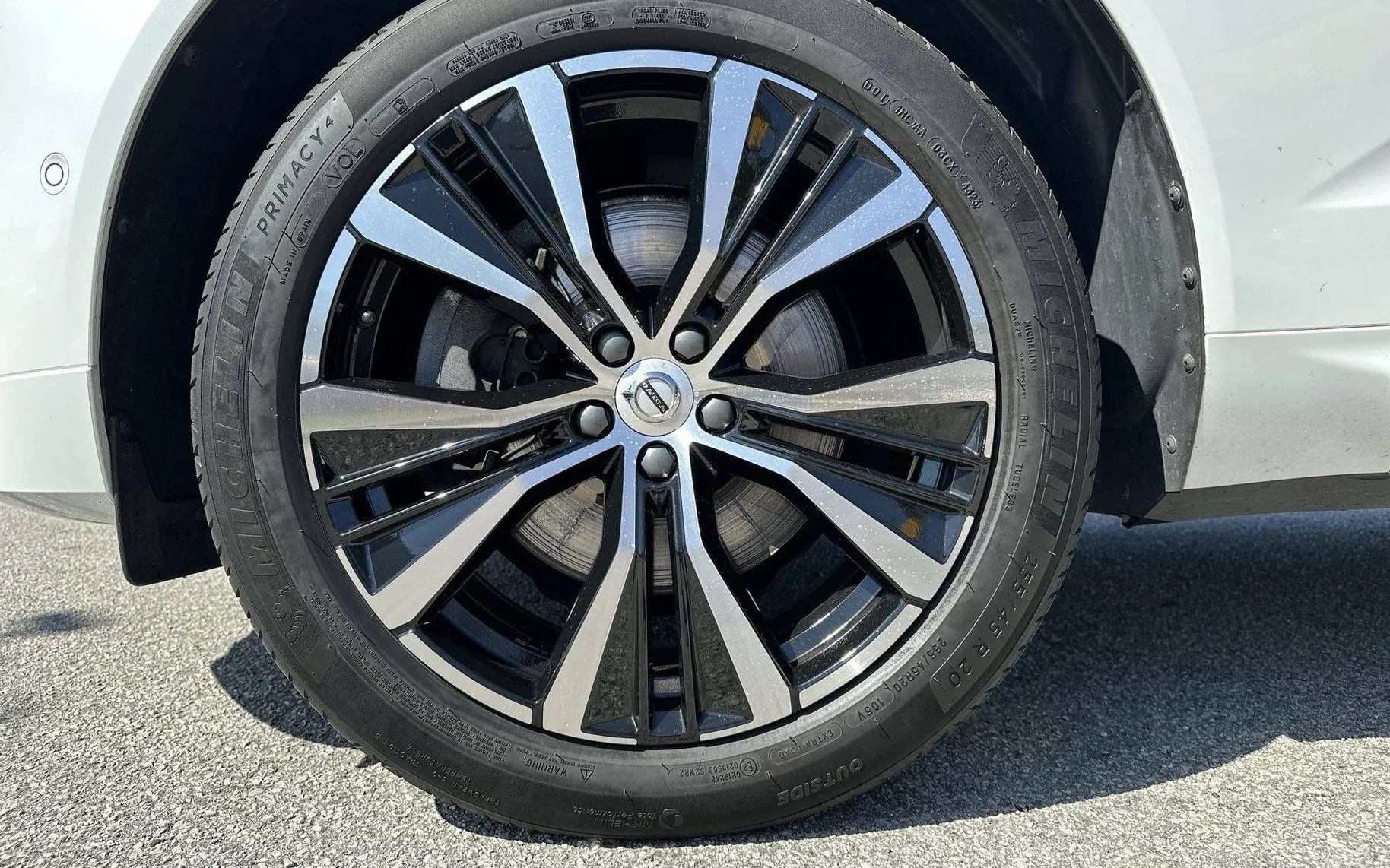 Notranja slika - Volvo XC60 - B4 AWD MILD HYBRID DIESEL ULTIMATE DARK - 9
