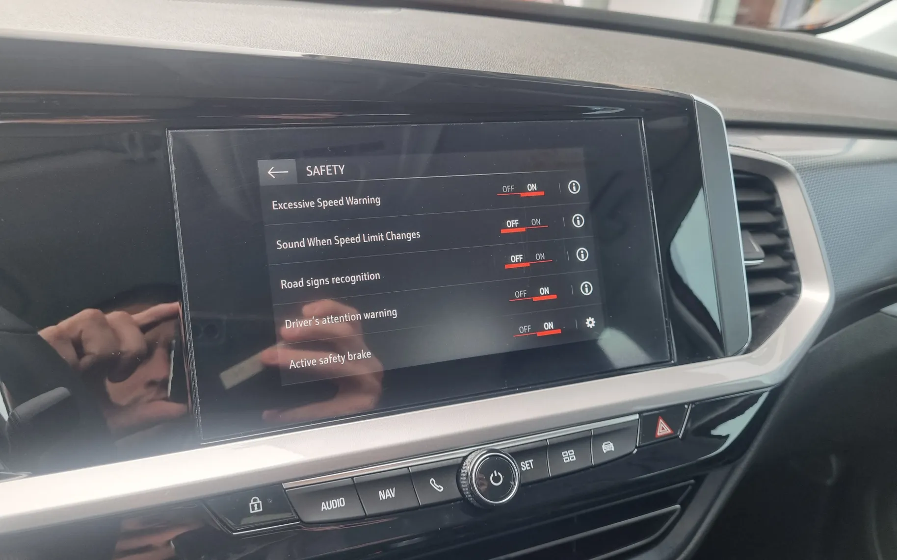 Zunanja slika - Opel Grandland X - Grandland 1.2 Turbo - SAMO 11.303km - POTRJENA SERVISNA - 9