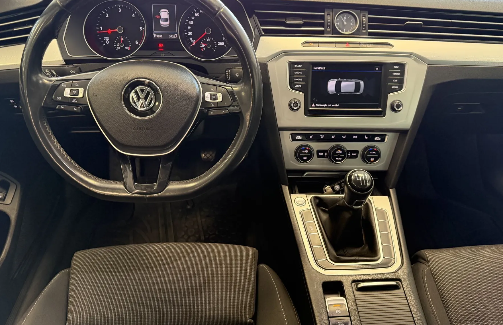 Zunanja slika - VW Passat - 1.6 TDI BMT Comfortline -FULL LED-NAVI-ACC-ALU- - 10