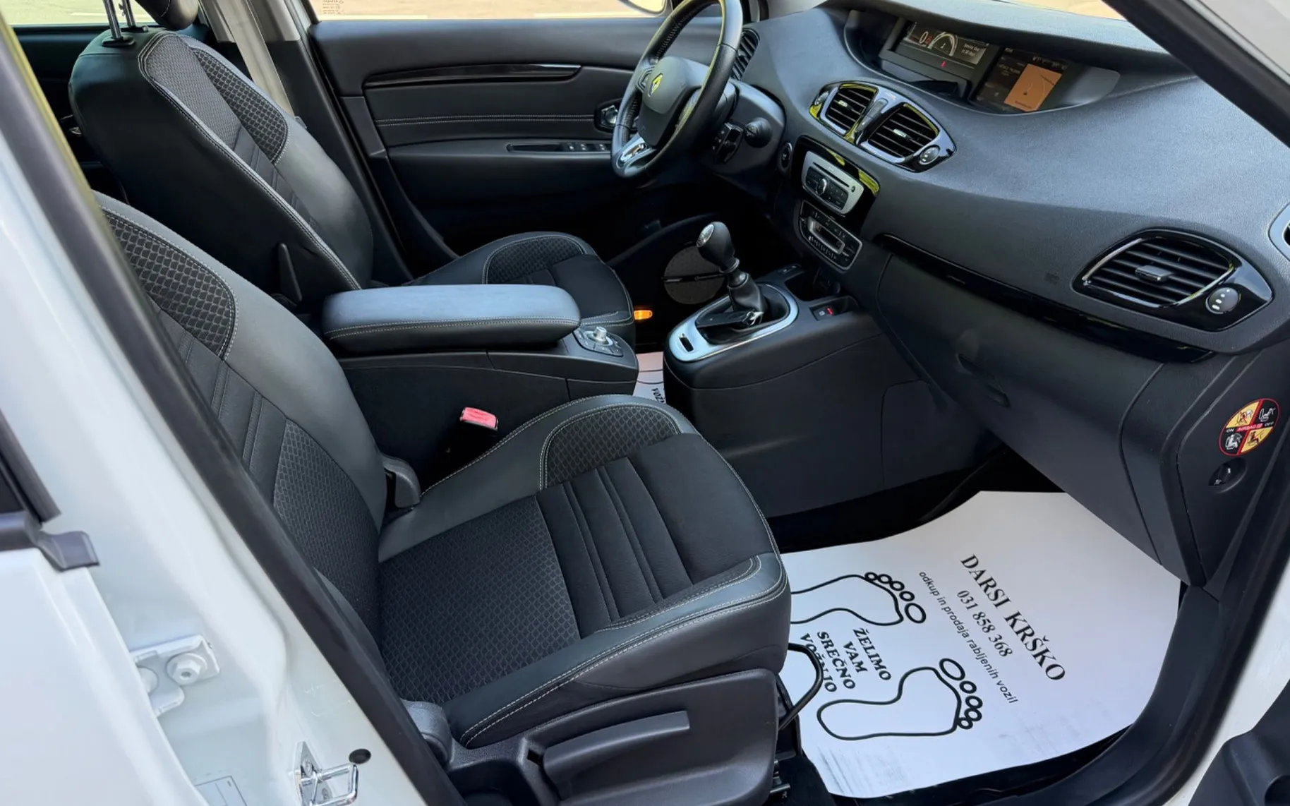 Zunanja slika - Renault Grand Scenic - Scénic 1.5dCi 110PS BOSE 7SEDEŽEV LED NAVI KAMERA ALU17 - 13