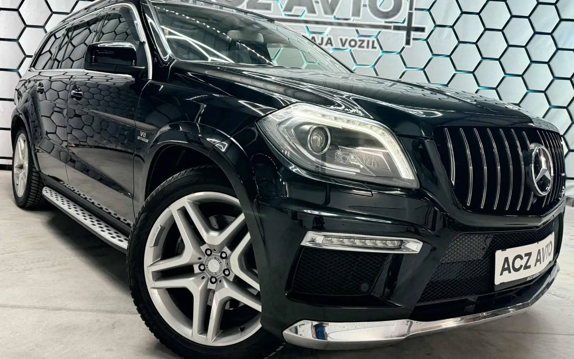 Zunanja slika - Mercedes-Benz GL-Razred - GL 550•V8•AUT•4 MATIC•PANO•ACC•ZRAČNO•107.000KM• - 1