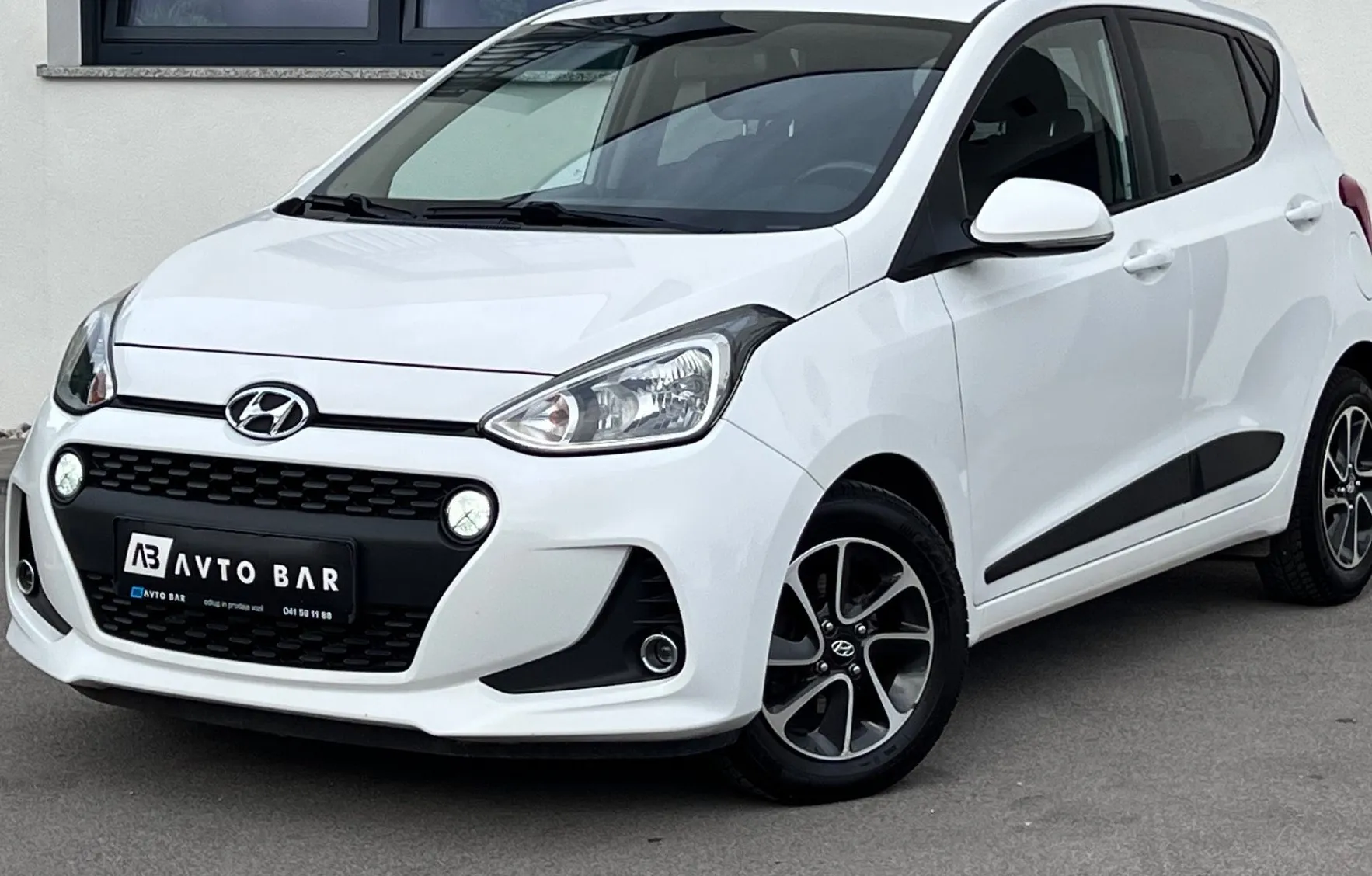 Zunanja slika - Hyundai i10 - 1.25+NAVI+ALU+LED+PDC+SLO - 1