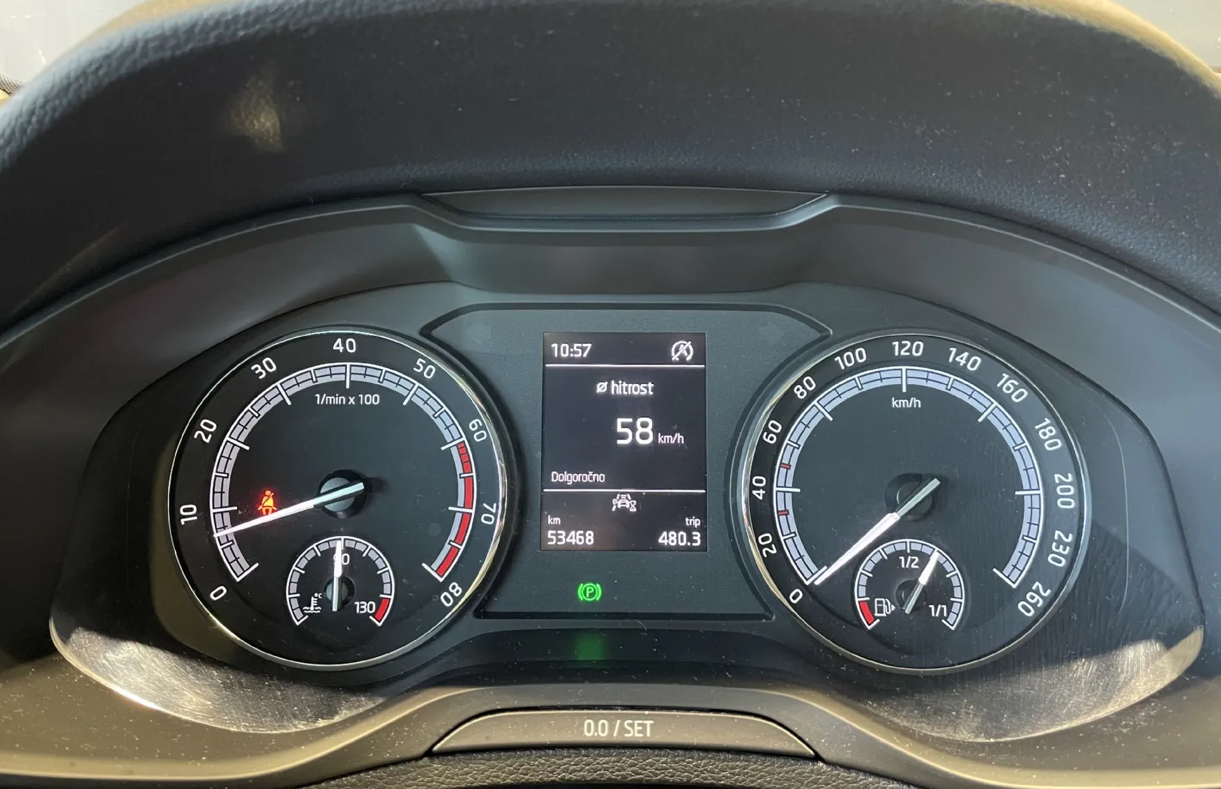 Zunanja slika - Škoda Karoq - 1.LASTNIK-SLO-KEYLESS-KAMERA-RADAR-ALU - 8