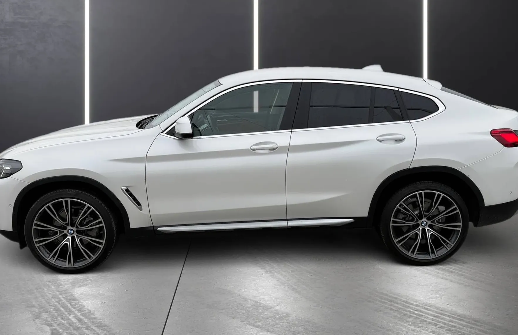 Zunanja slika - BMW X4 - serija : xDrive LCI MODEL •LED• USNJE• TOP • OBROKI• - 4