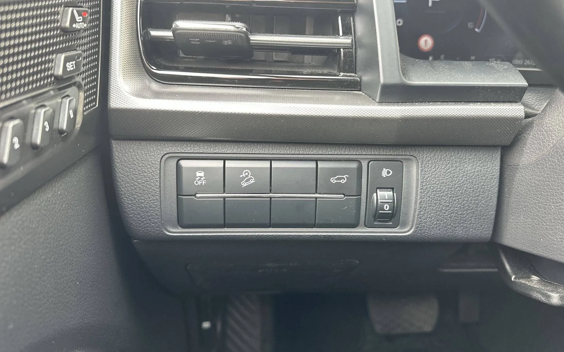 Notranja slika - SsangYong Rexton - 2.2 XDI AWD Limited Exclusive Panorama+ Avt. - 12