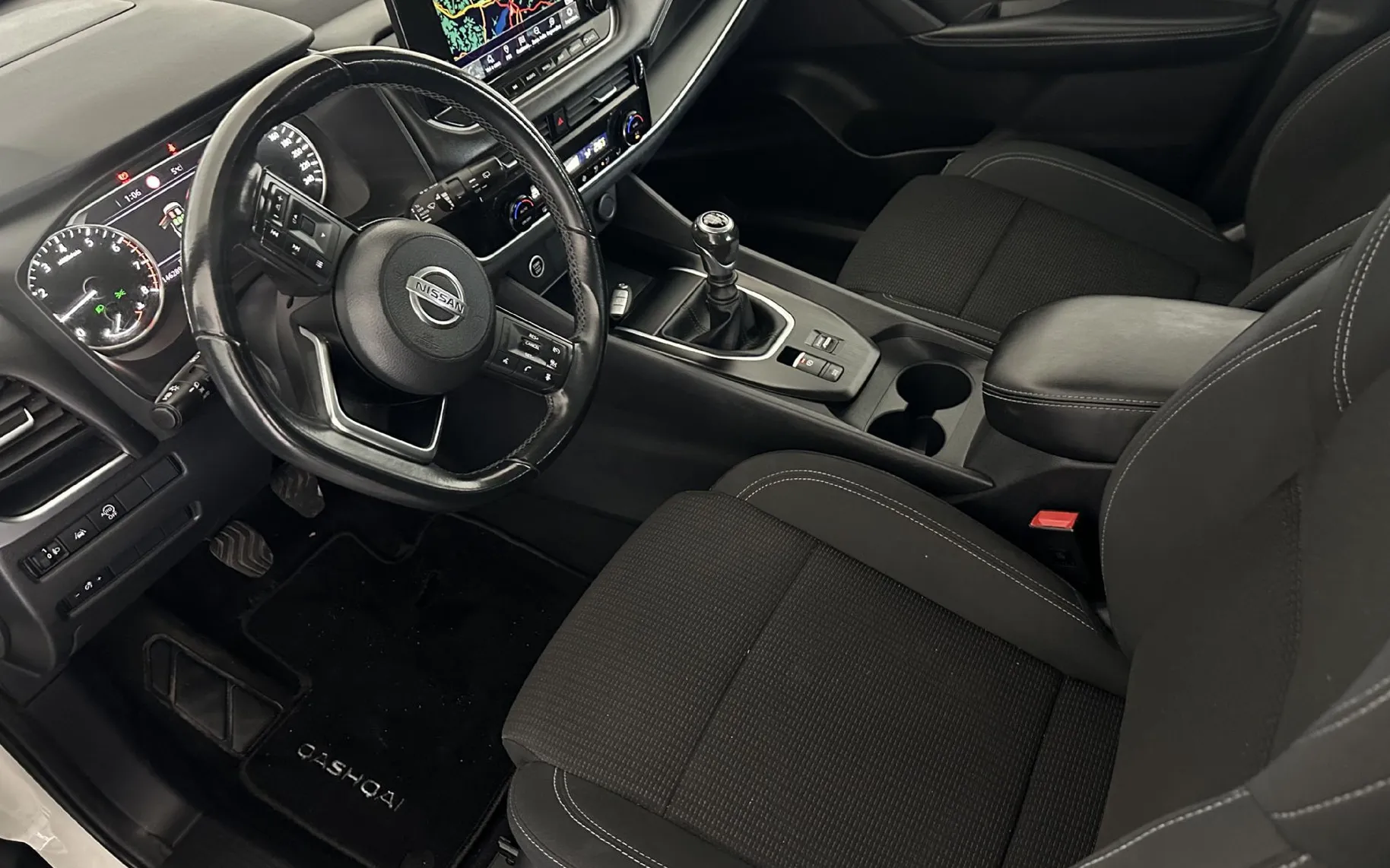 Notranja slika - Nissan Qashqai - CROSSOVER 1.3MHEV 140.NAVI.ACC.KAMERA.LED.BENCIN - 18