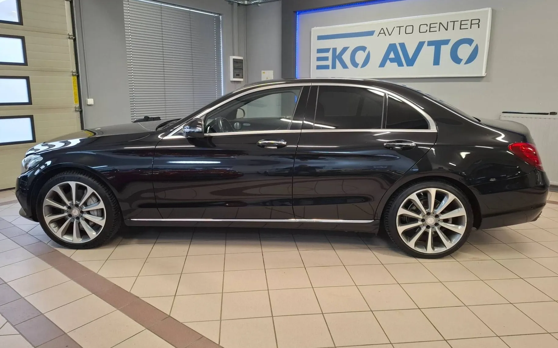 Zunanja slika - Mercedes-Benz C-Razred - C 350 e EXCLUSIVE-SLO-1LASTNIK-KOT NOV - 4