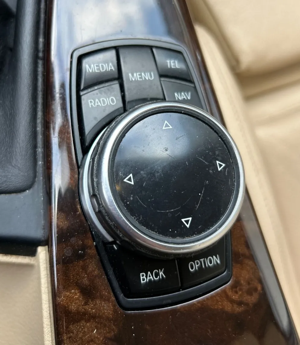 Zunanja slika - BMW Serija 3 - Touring: 318d Touring Sport Line-XSENON-NAVI-GRETJE SEDE - 13