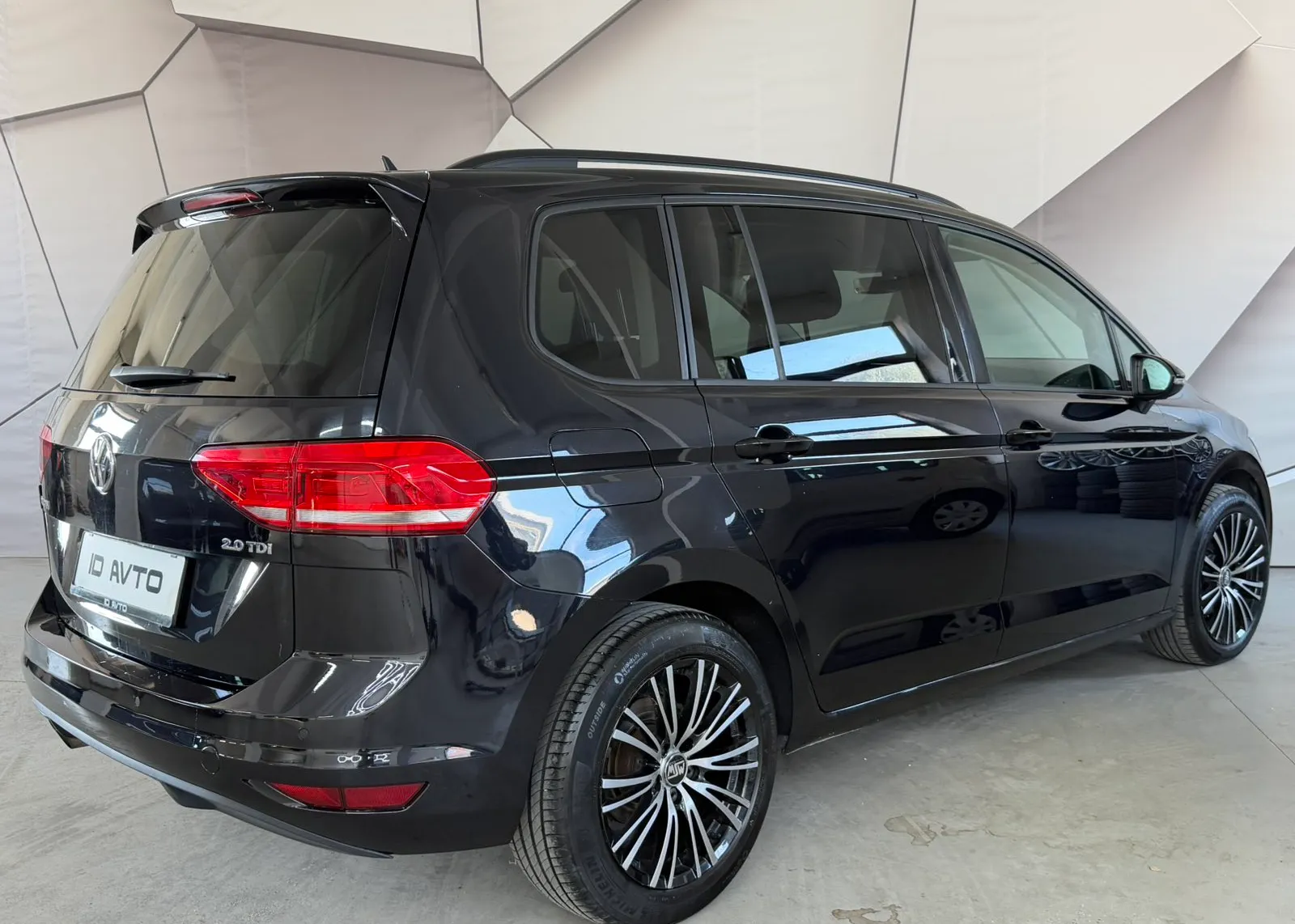 Zunanja slika - Volkswagen Touran - 2,0 TDI BMT Family DSG - 4