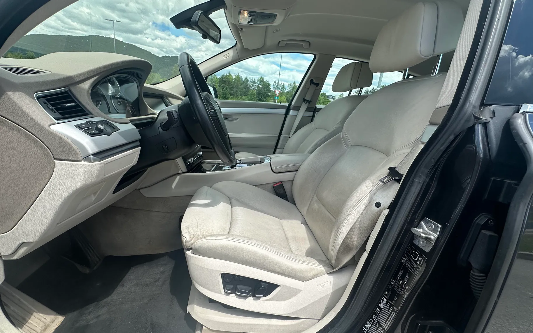 Notranja slika - BMW Serija 5 - 530d xDrive Gran Turismo Avt. - 12