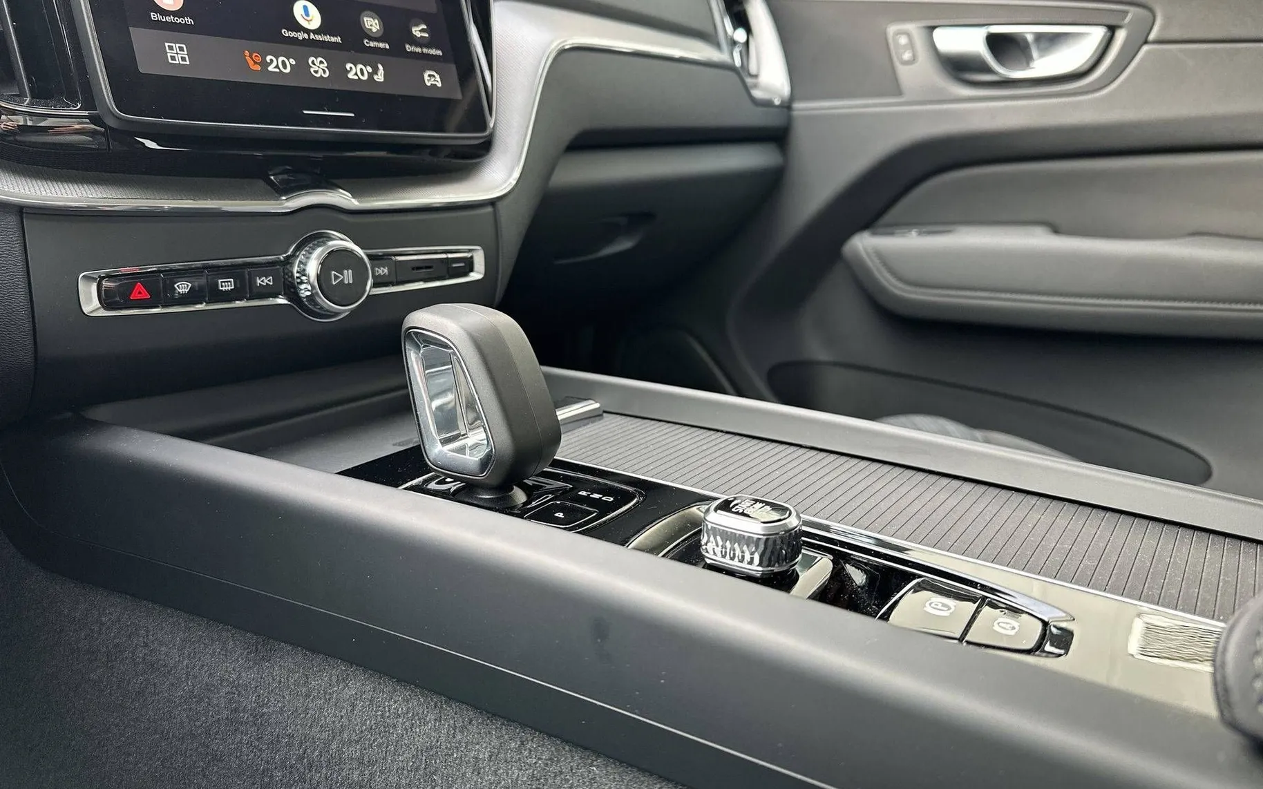Notranja slika - Volvo XC60 - B5 P AWD Core Avt. - 20