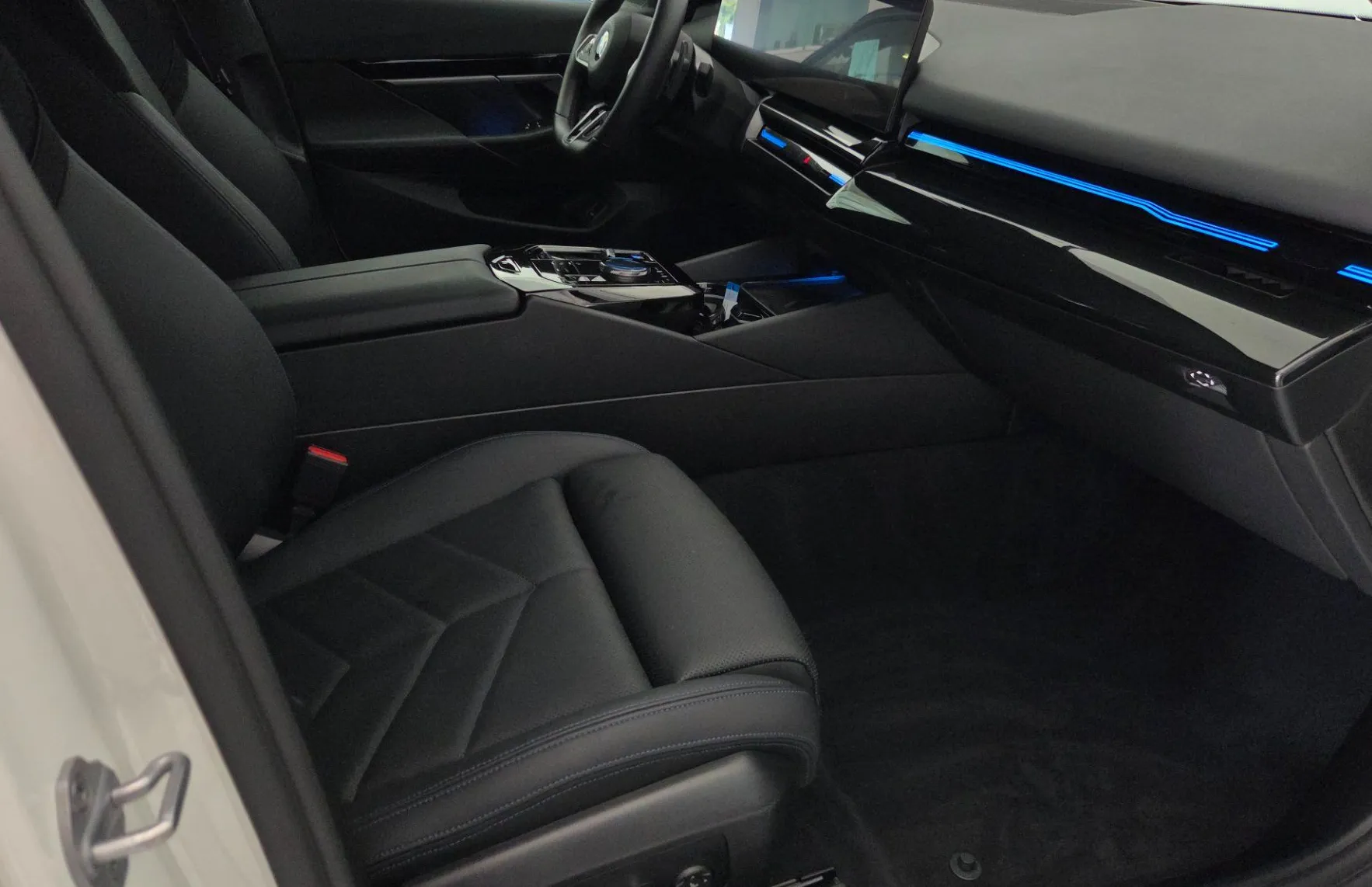 Zunanja slika - BMW Serija 5 - Touring: 540d xDrive-M.SPORT.PRO-RADAR-ICON-KAM360-KEYLE - 12