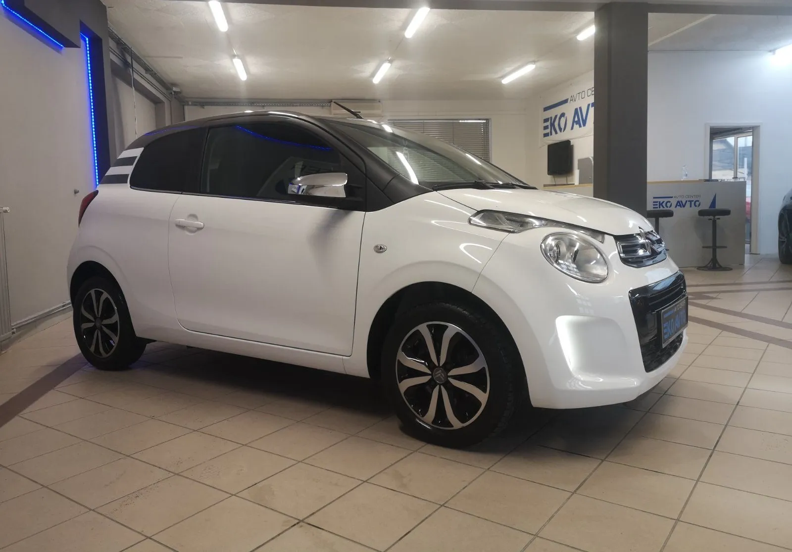 Zunanja slika - Citroën C1 - Attraction 1.0i TEMPOMAT-KAMERA-LED LUČI-43000KM.. - 2