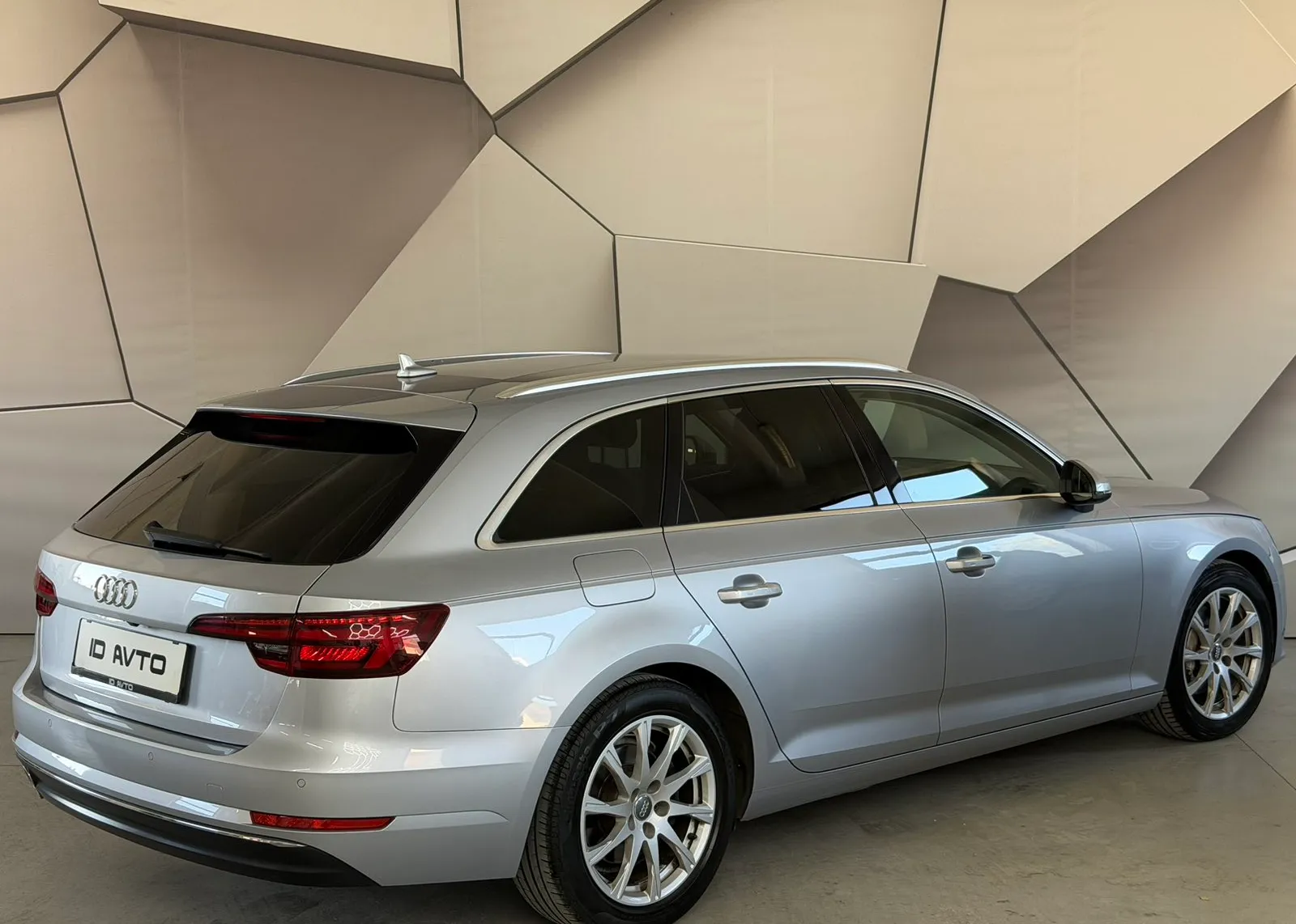 Zunanja slika - Audi A4 - 2,0 TDI Sport S tronic - 4