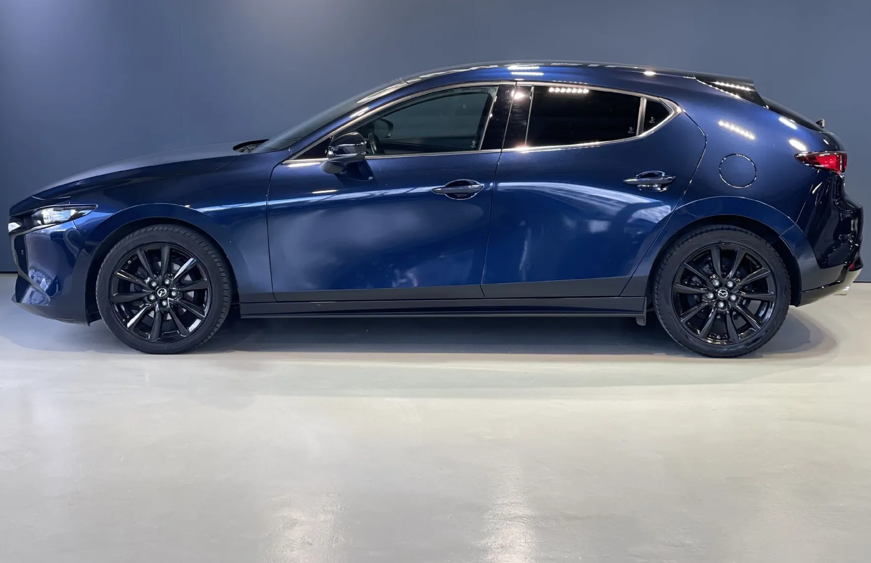 Zunanja slika - Mazda Mazda3 - HEAD UP-KEYLESS-VIRTUAL-NAVIGACIJA-KAMERA-ACC-LED - 4