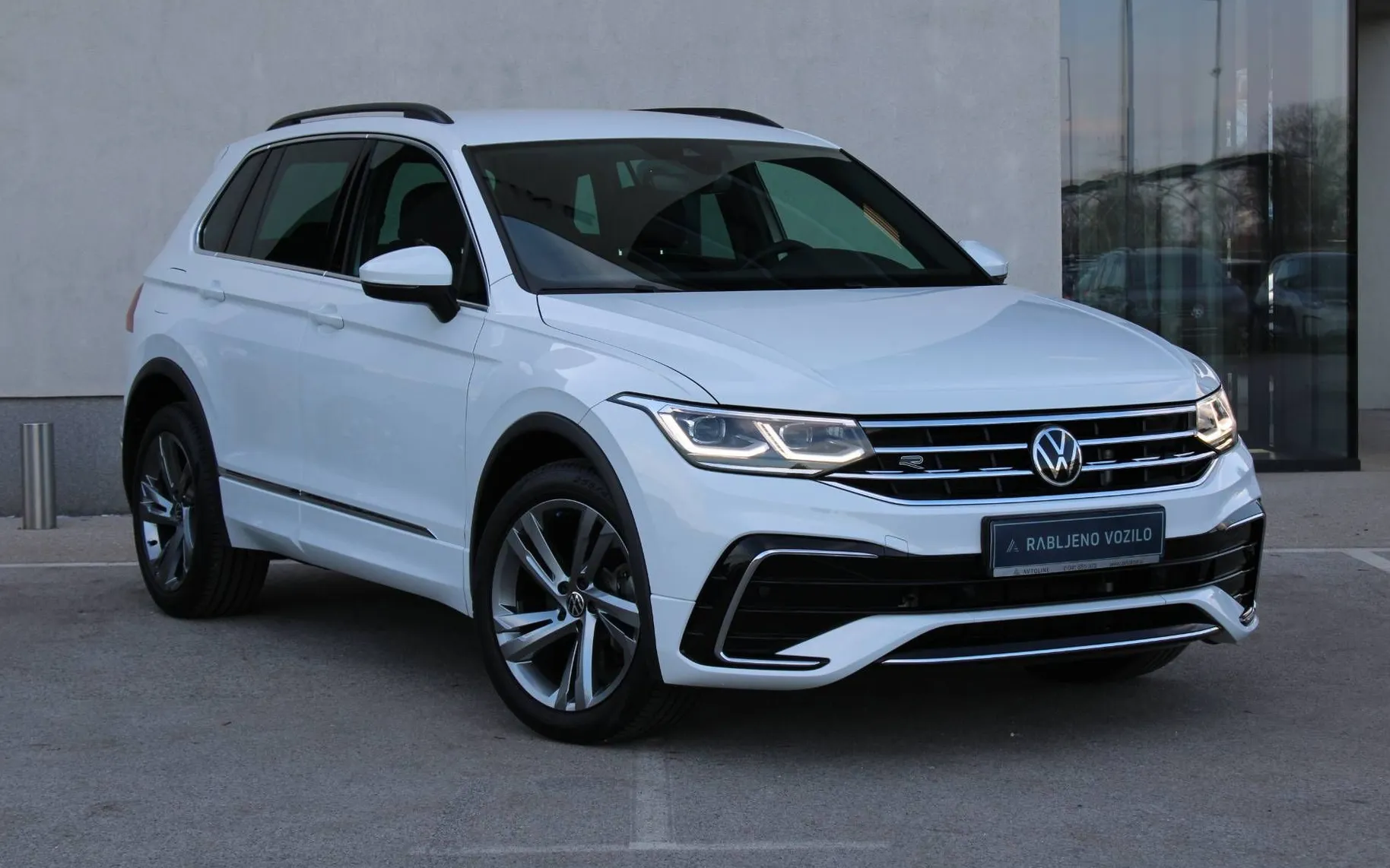 Zunanja slika - Volkswagen Tiguan - 1.4 TSI eHybrid R-LINE ACC AMBIL.VIRTUAL IQ MATR - 3