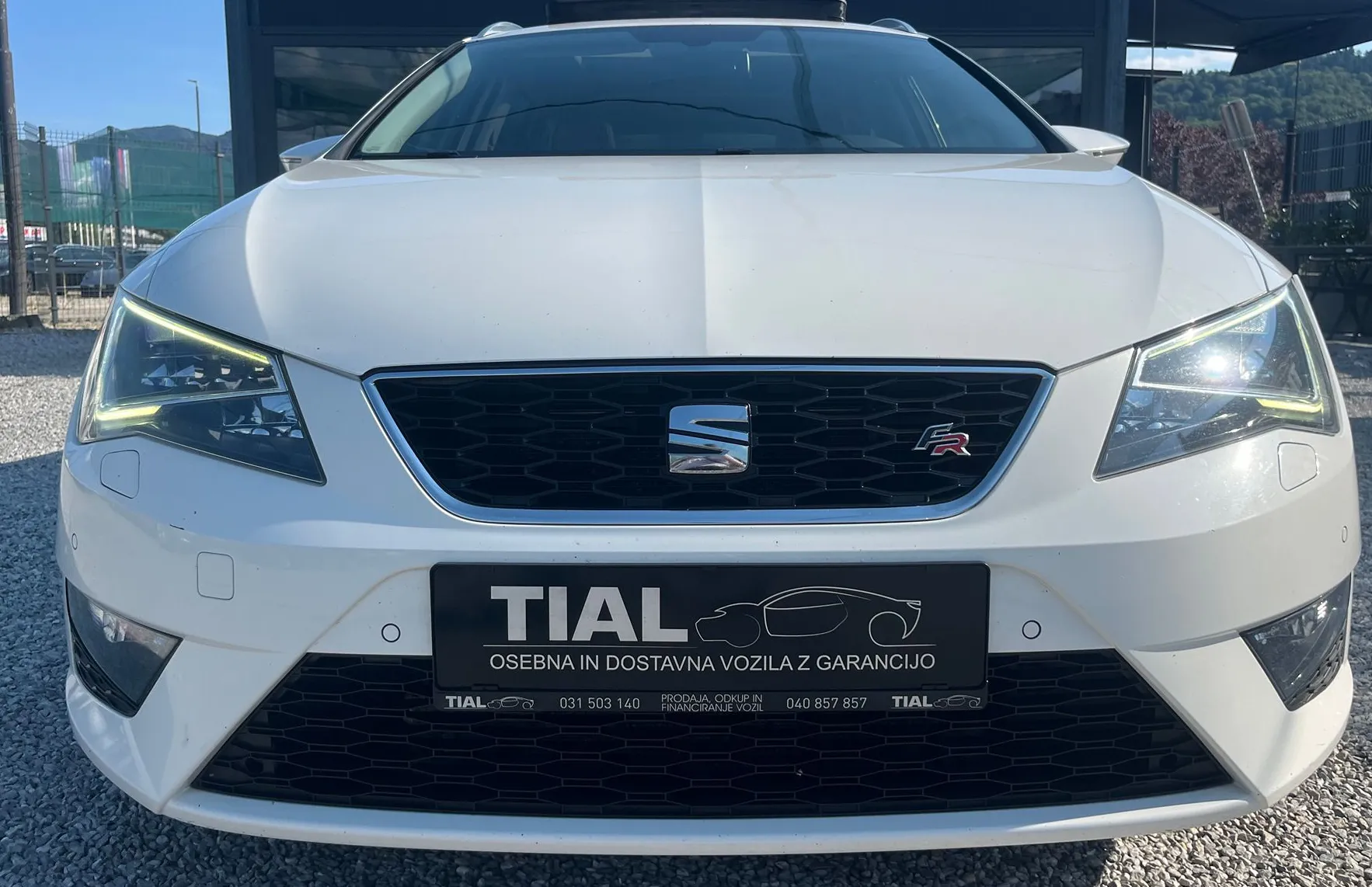 Zunanja slika - Seat Leon - 2.0 TDI 4X4-LED-NAVI-PANO-ALU17-OPR.VELIK SERVIS - 2