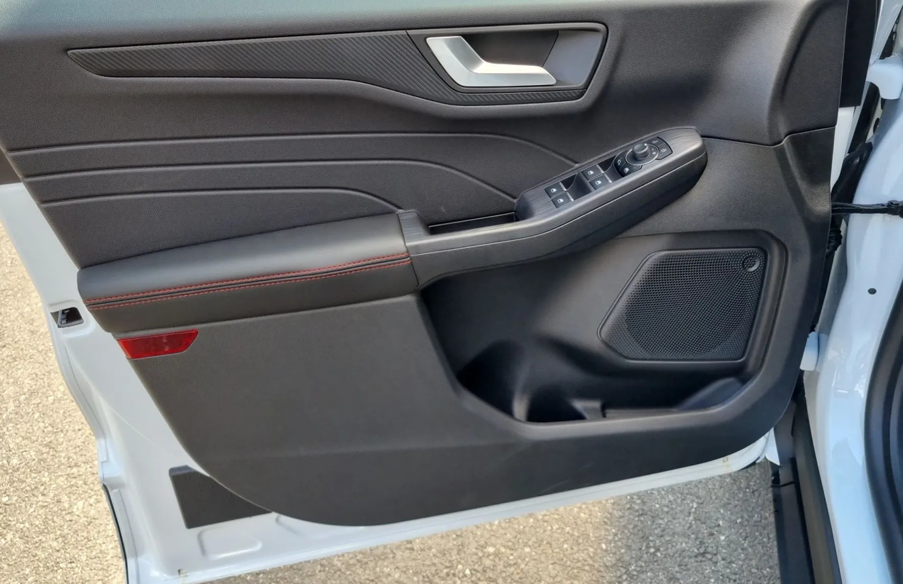 Zunanja slika - Ford Kuga - ST-LINE 1.5 EcoBoost 186KM A8 - 11
