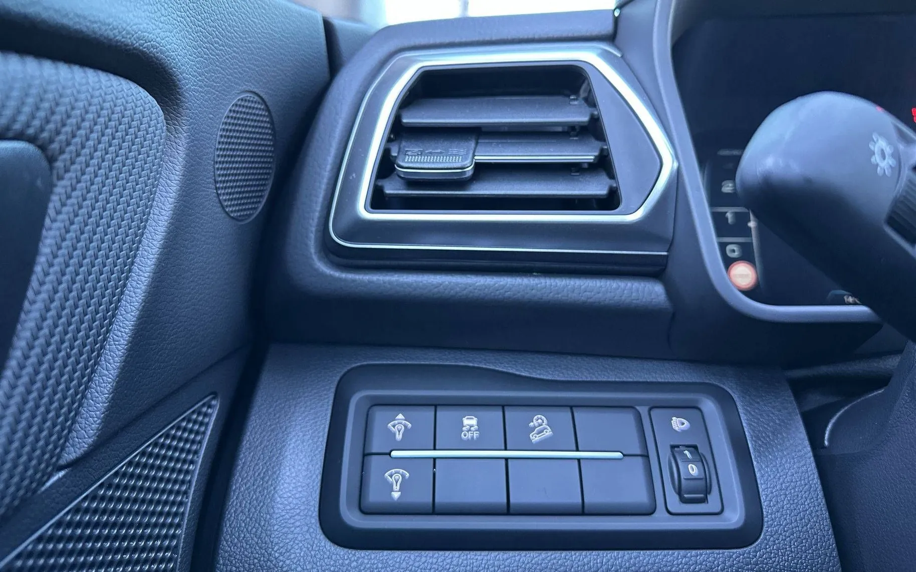 Notranja slika - KG Mobility Tivoli - 1.5 GDI-T Fresh A T - 14