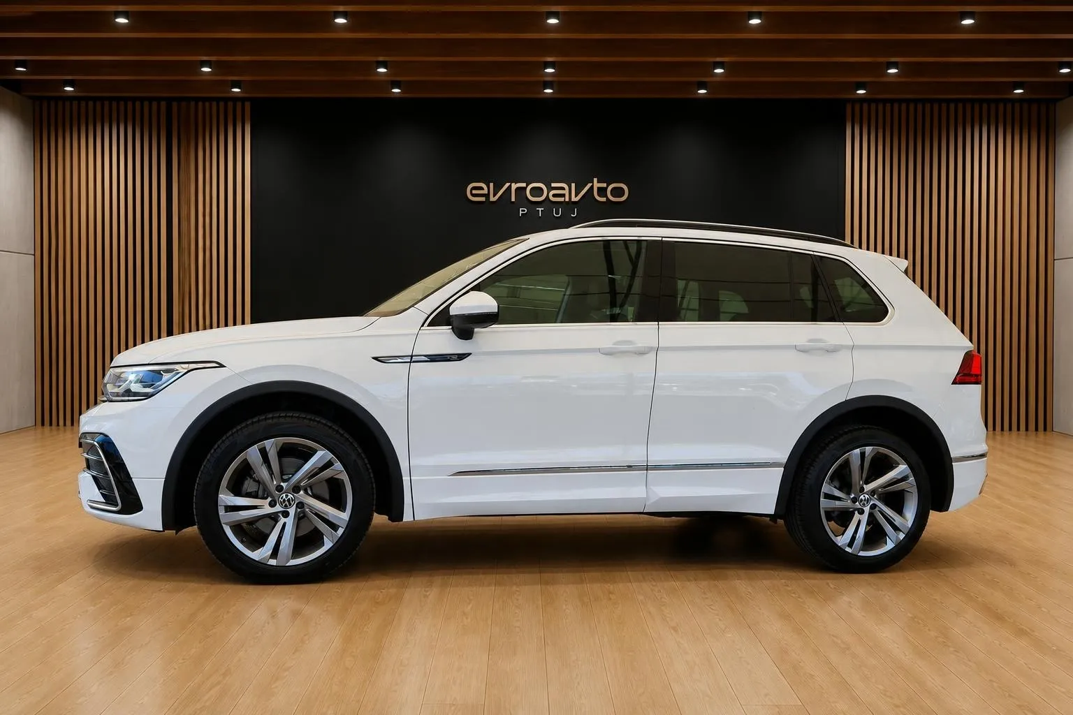 Zunanja slika - Volkswagen Tiguan - 4motion 2.0 TDI BMT R-Line DSG•IQ.LIGHT - 4