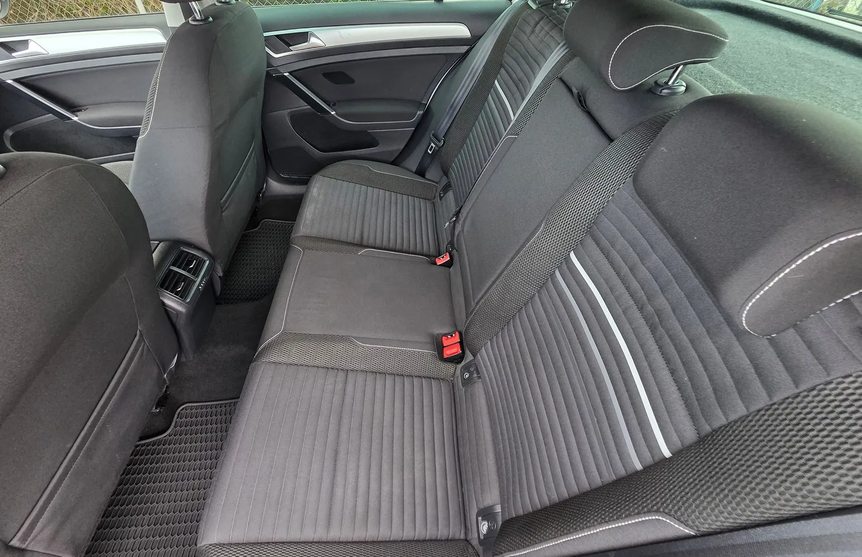 Zunanja slika - Volkswagen Golf - 2.0 TDI BMT CUP EDITION ALU PLATIŠČA-NAVI-PDC - 14