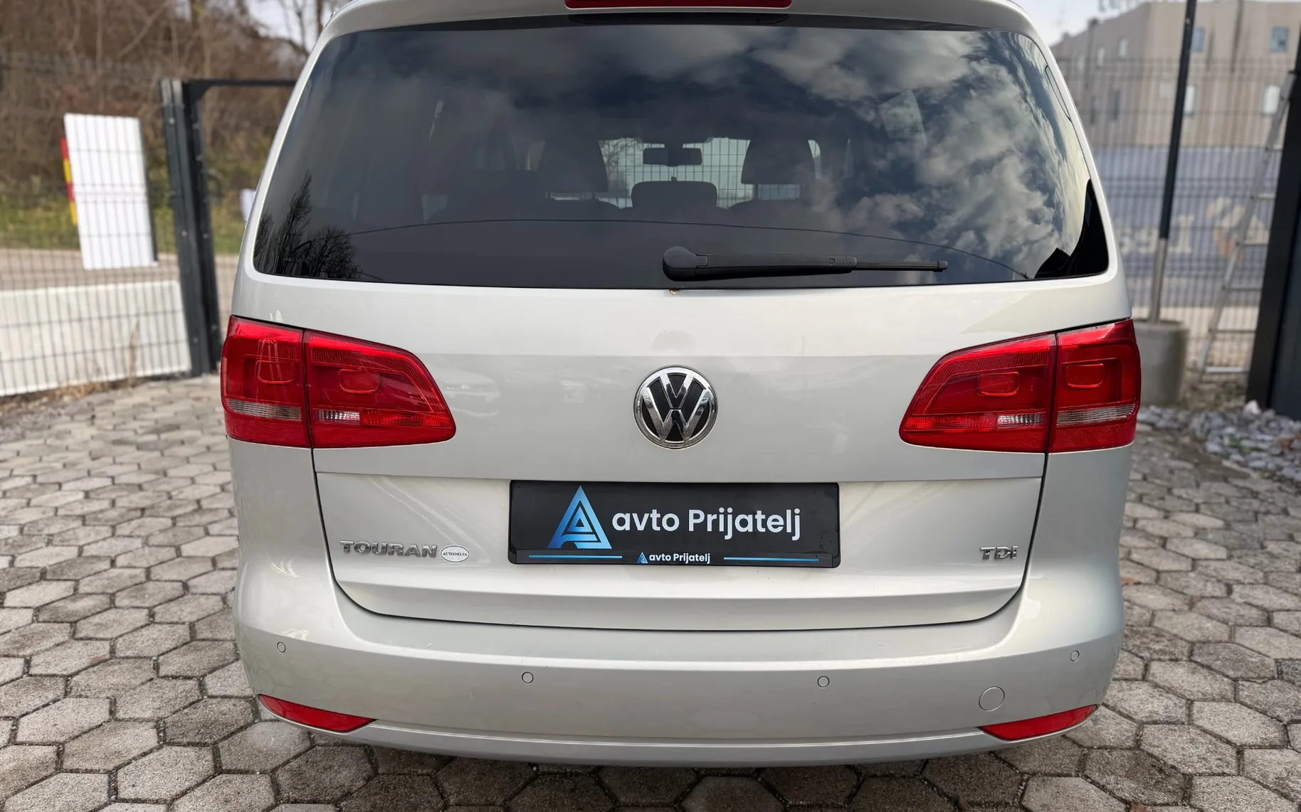 Zunanja slika - Volkswagen Touran - 1.6 TDI BlueMotion | AVT | 7 SED - 4