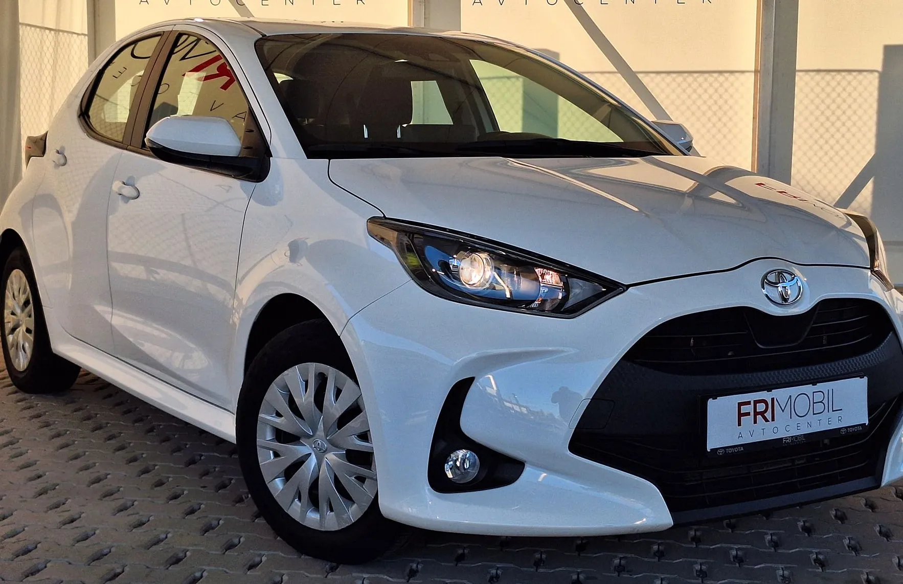 Zunanja slika - Toyota Yaris - 1.0 VVT-i Stella - 2