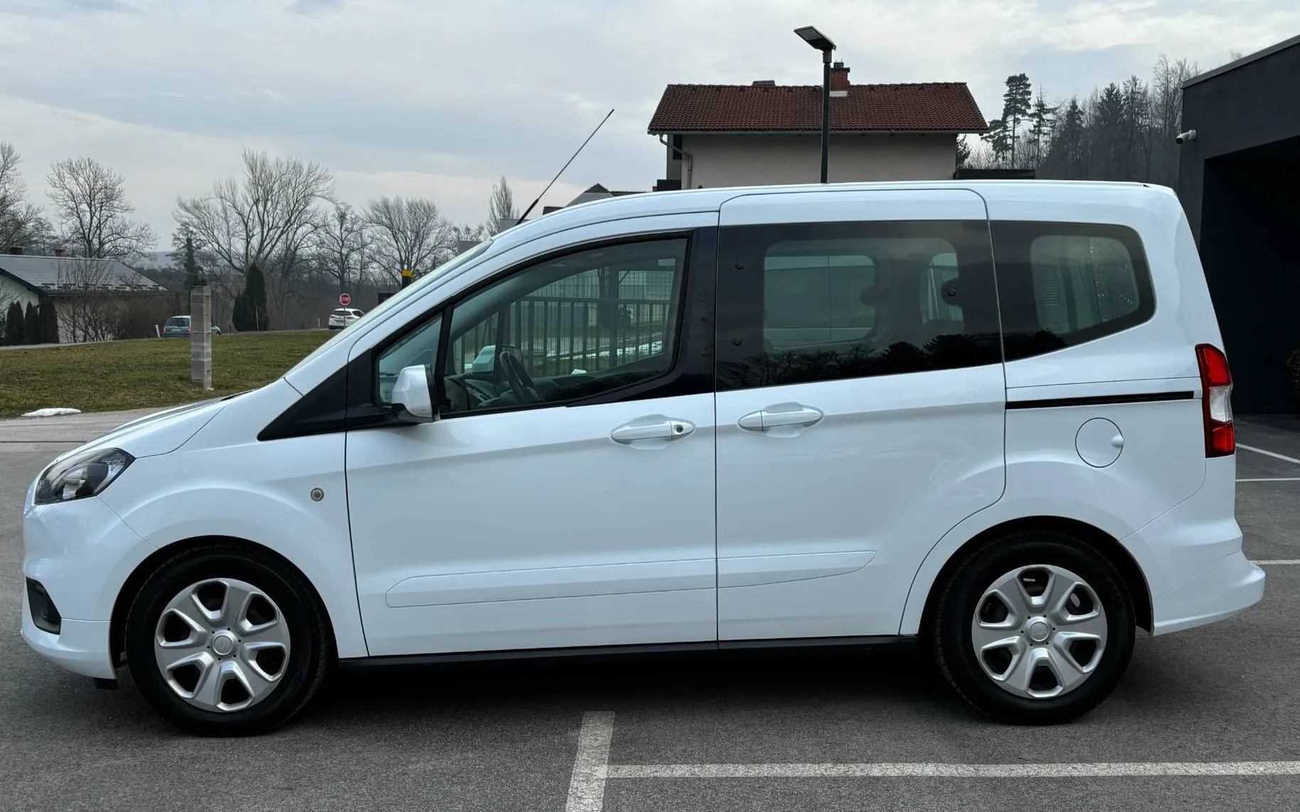 Zunanja slika - Ford Tourneo - Courier 1.5 Tdci SLOVENSKO VOZILO - 1 LASTNIK... - 5