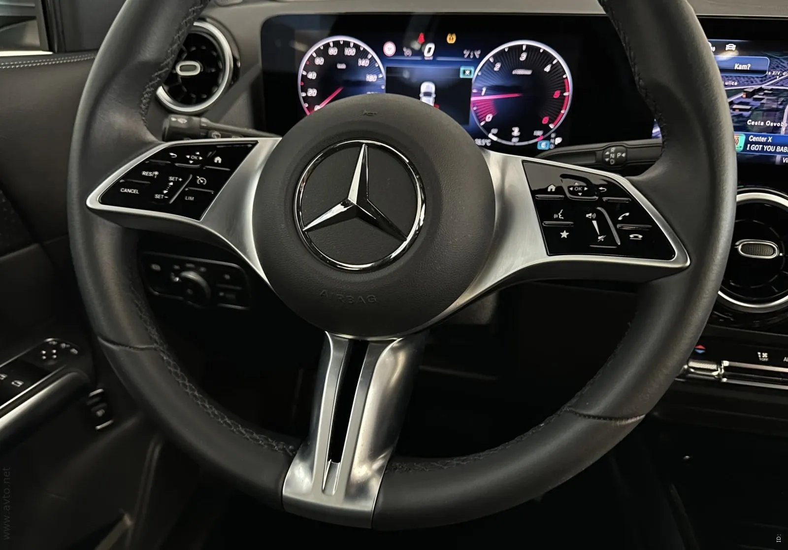 Notranja slika - Mercedes-Benz GLA-Razred - 180 d Progressive Avt. |360Kamera|LineAss|Gretje|. - 11