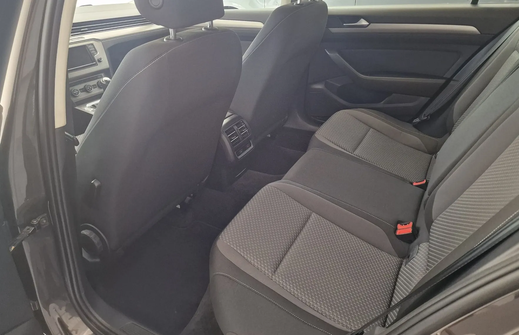 Zunanja slika - VW Passat - Variant 1.6 TDI BMT Trendline NAVI|GR.SED|PDC|ACC - 10