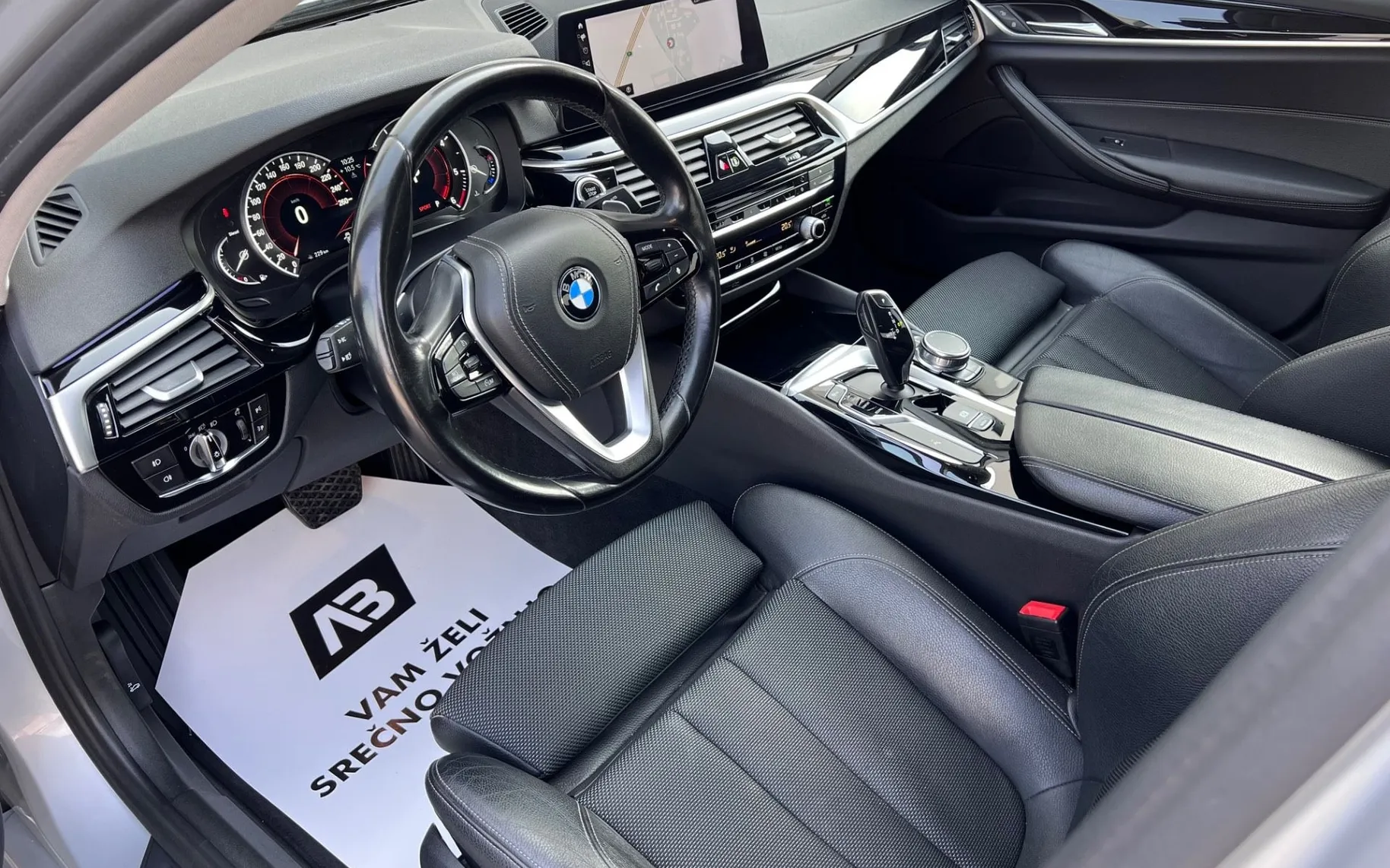 Notranja slika - BMW serija 5: - 520d xDrive+F1+SPORT+LED+VIRTUAL+NAVI+ALU... - 10