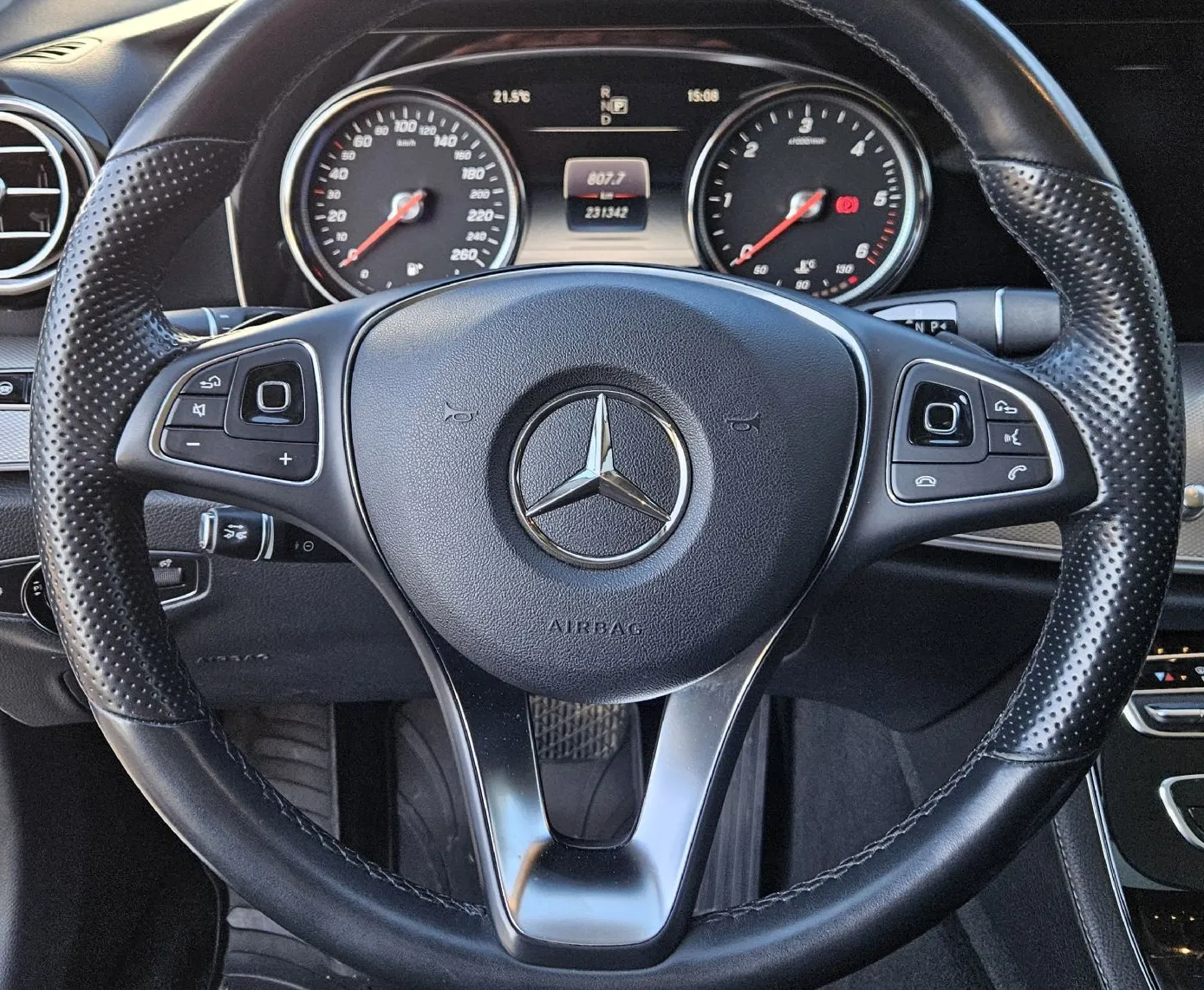 Zunanja slika - Mercedes-Benz E-Razred - E 220 d AMG line+ACC+PANO+MULTIBEAM+USNJE+PRIKLOP+ - 19