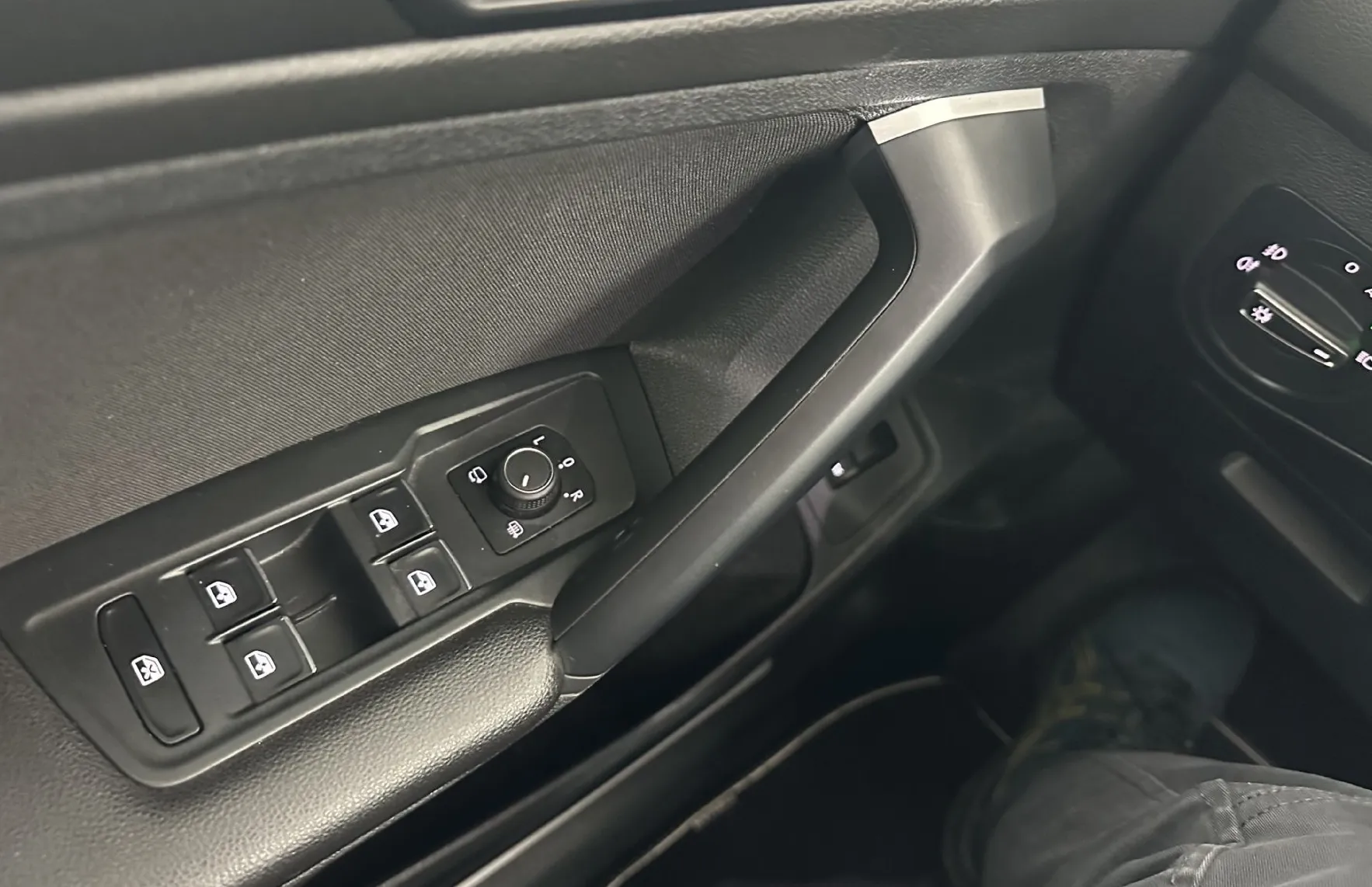 Zunanja slika - Volkswagen Tiguan - 1.5 TSI ACT BMT R-Line DSG.Highline 110kW.KAMERA - 16