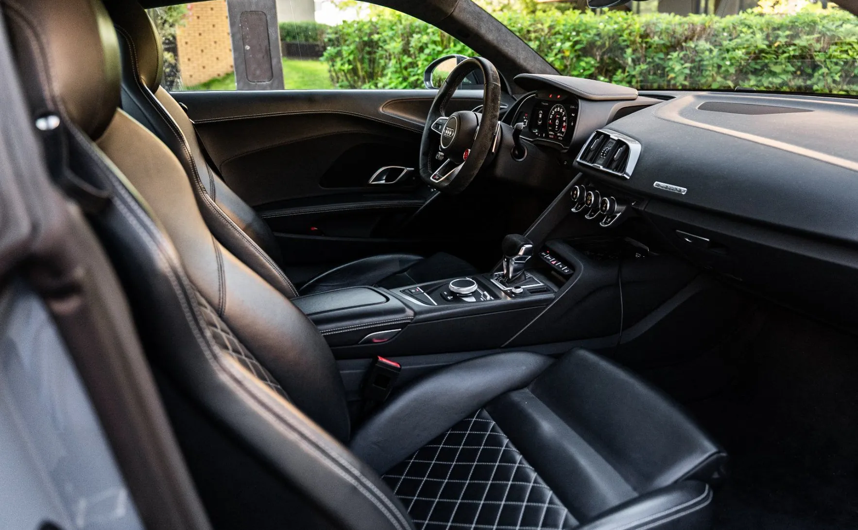 Zunanja slika - Audi R8 - Quattro - Keyless - Ogrevani sedeži - LED - 20col - 15