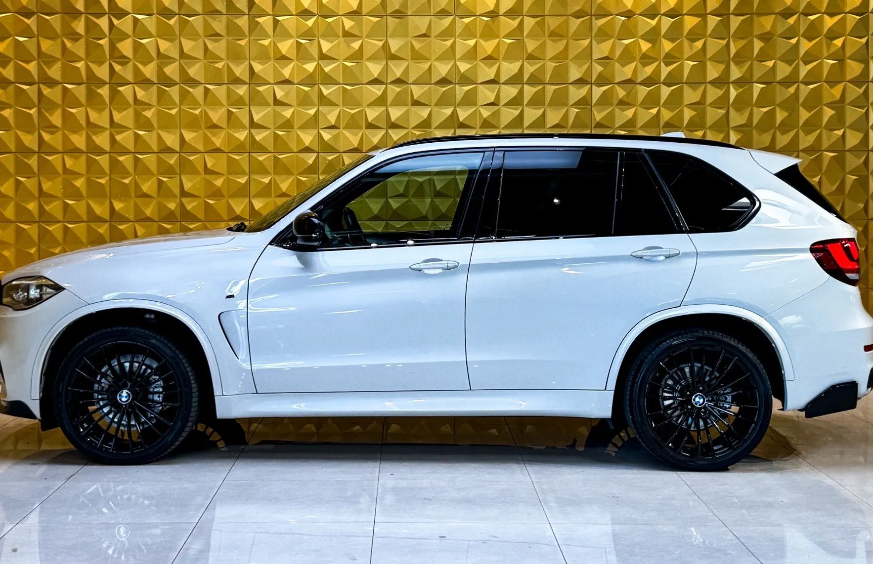 Zunanja slika - BMW X5 - serija :  xDrive30d M Sport-LED-VIRTUAL-HARMAN-GRETJE - 6