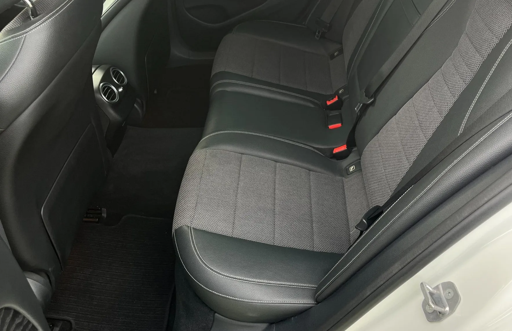 Zunanja slika - Mercedes-Benz E-Razred - E 200 d Avantgarde Avt. LED.VZR. KAM.2XPDC.NAVI - 9