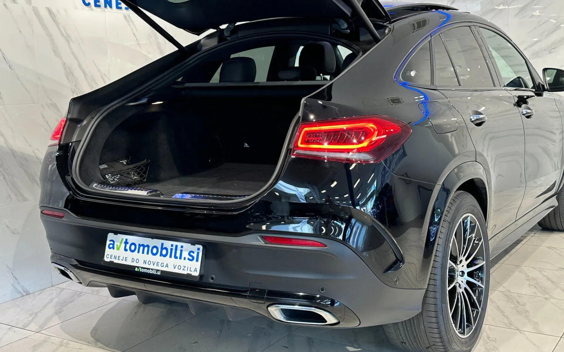 Notranja slika - Mercedes-Benz GLE coupe - 400d|4Matic|AMG|Pano|Zračno|ACC|Hlajenje|360K|... - 7