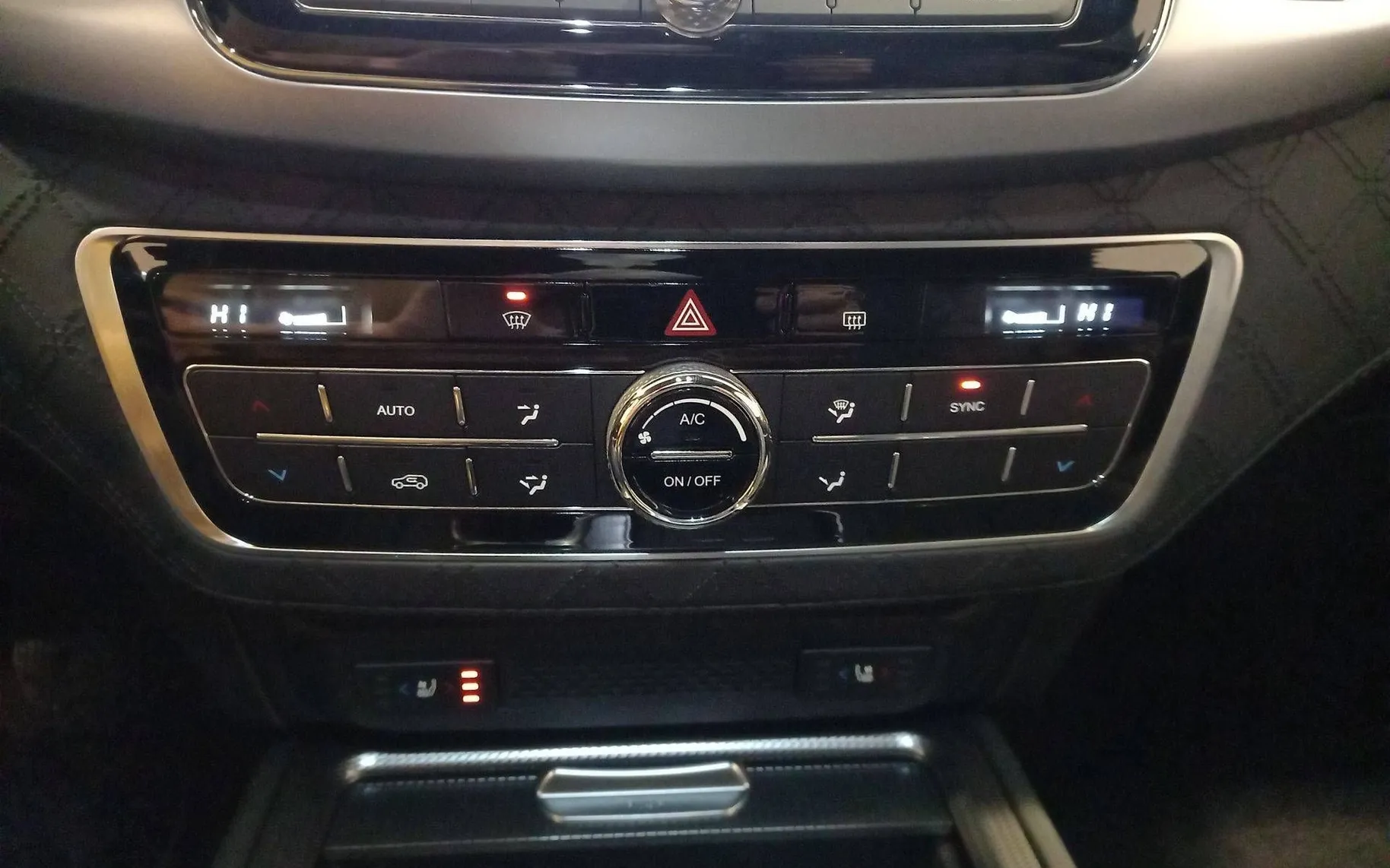 Notranja slika - SsangYong Rexton - 2.2 XDi Limited+ 4WD AT... - 18