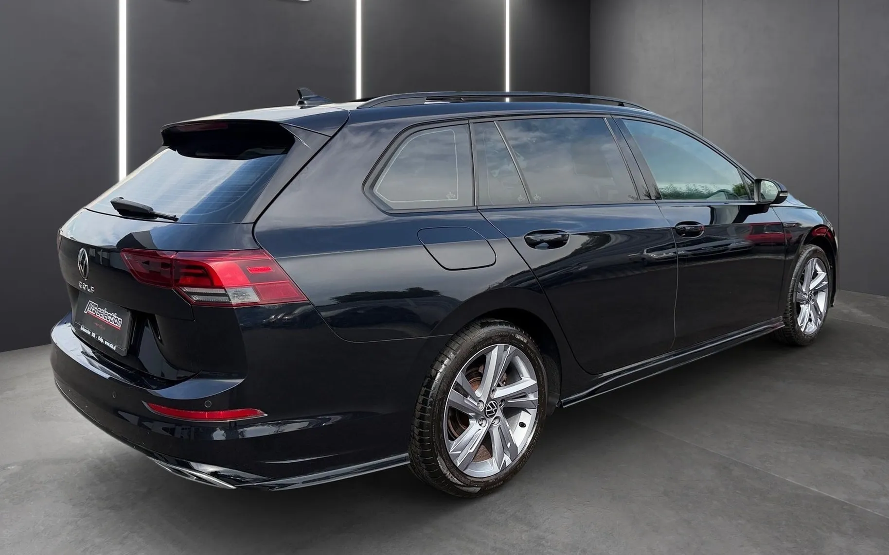 Zunanja slika - Volkswagen Golf Variant - 1.5 TSI R-Line-Panorama-Gretje sedežev+volan-ACC.. - 3