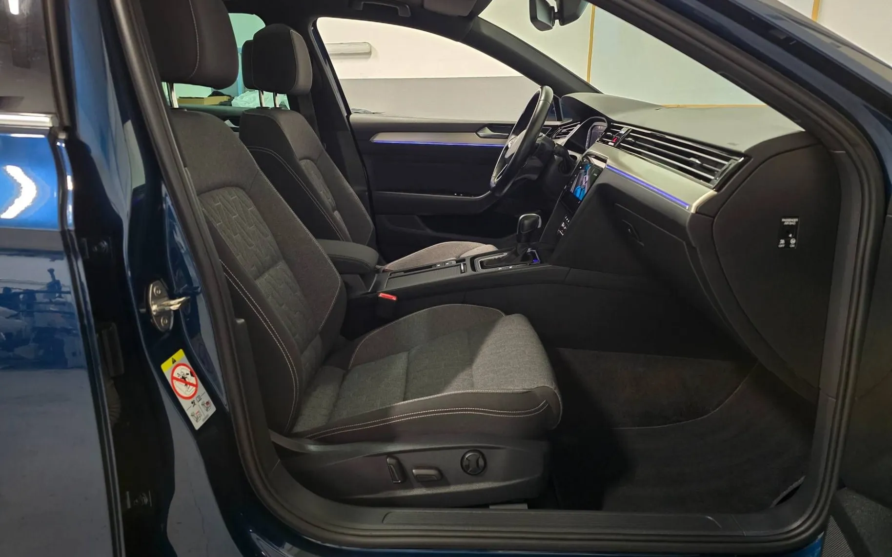 Notranja slika - Volkswagen Passat Variant - 2.0 TDI Business DSG - Matrix.360kam.HarmanK.pano - 17