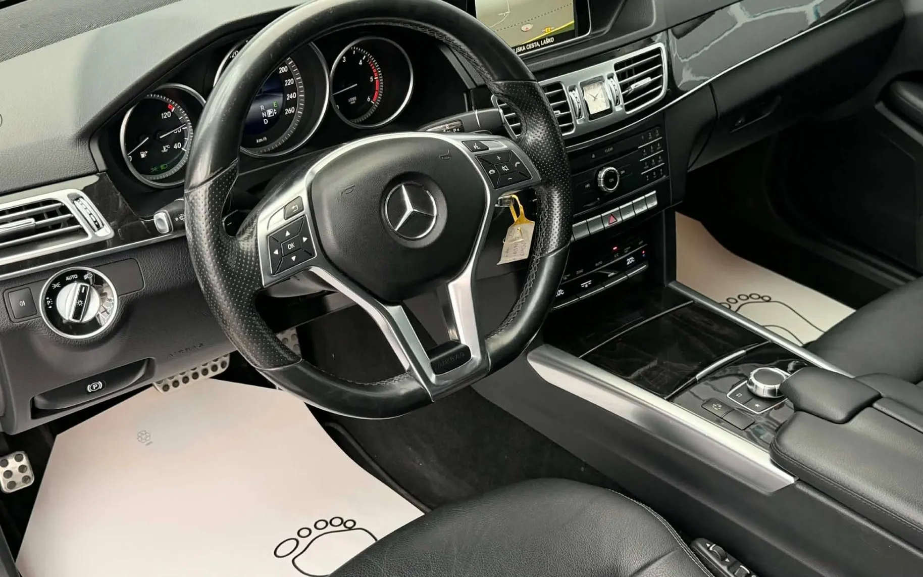 Notranja slika - Mercedes-Benz E-Razred - E 200D•AUT•EDITION•FUL LED•NAVIGACIJA•6.3 LOOK•F1• - 8